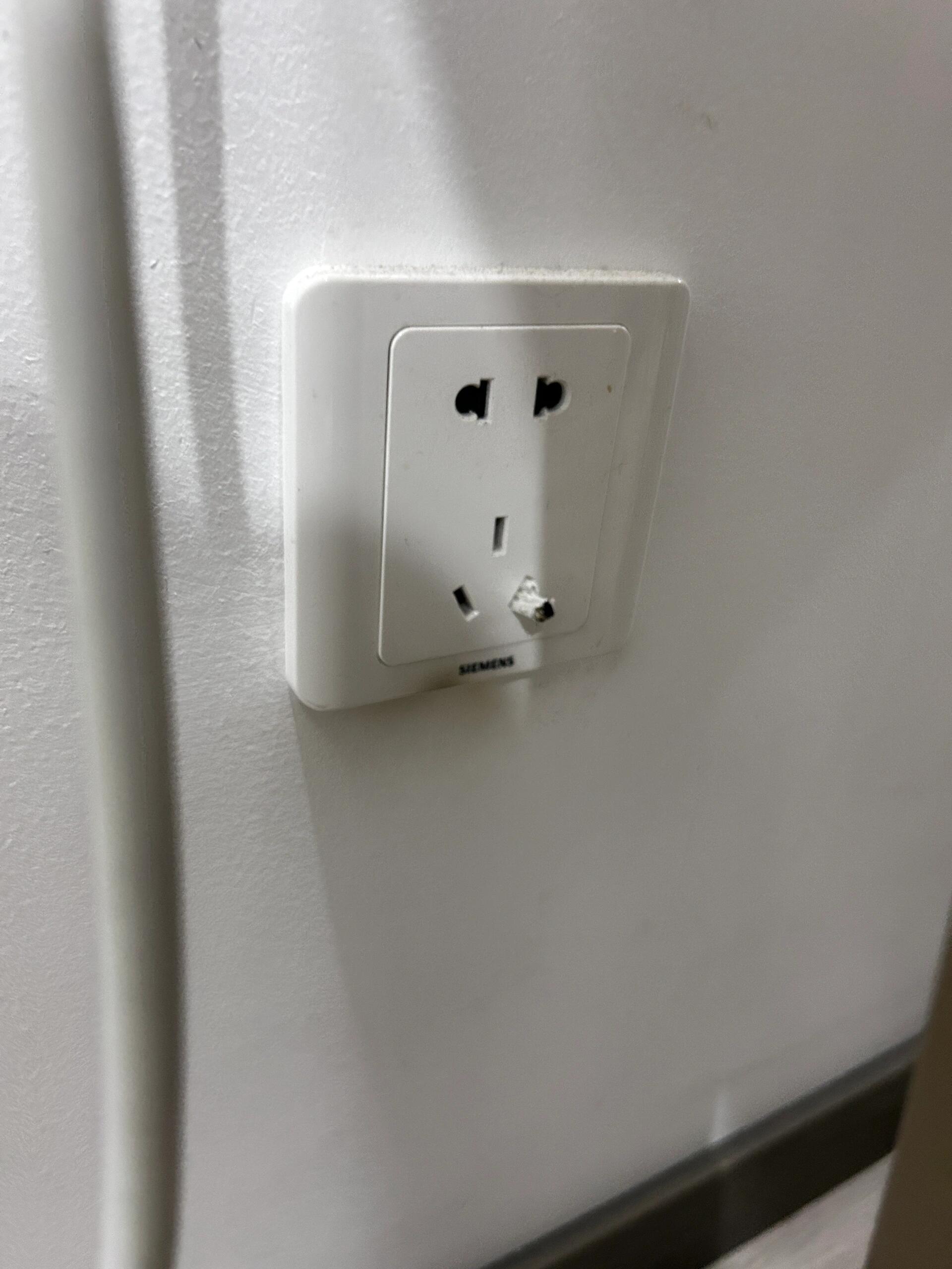 发现都没问题,为了保险起见我还是选择把插头插座都拔掉了