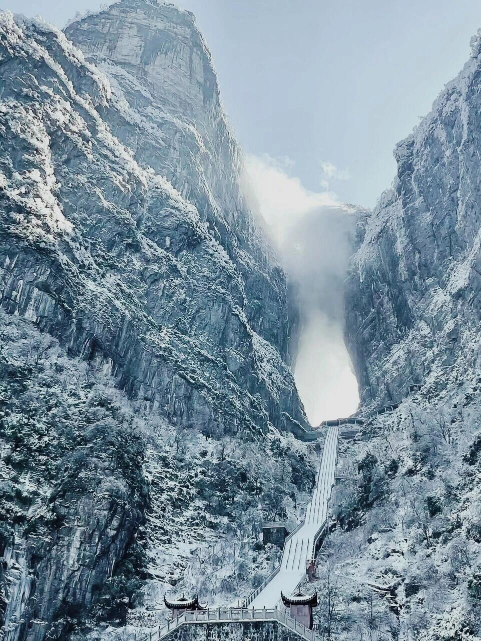 天门山雪景说说图片