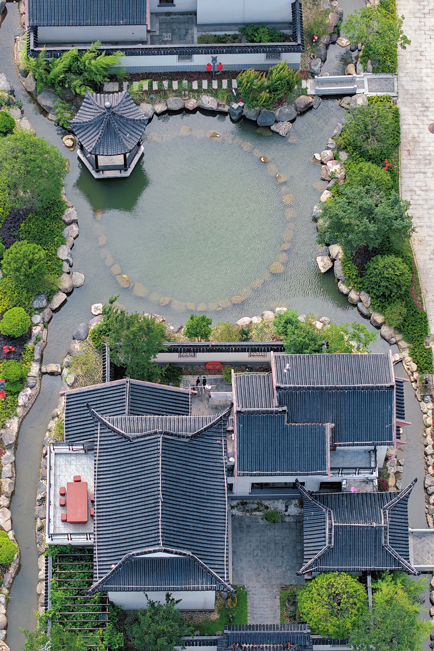 的民宿,如果你喜欢新中式风格的话,那么一定要去春山大别山兰花庄园