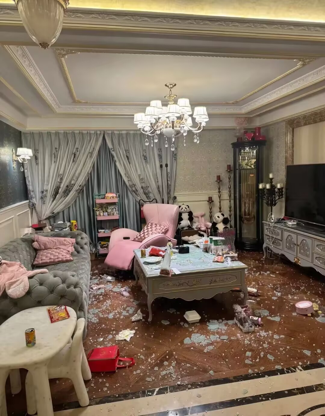 我为了防老婆, 每个月把工资转给我妈, 我妈为了安