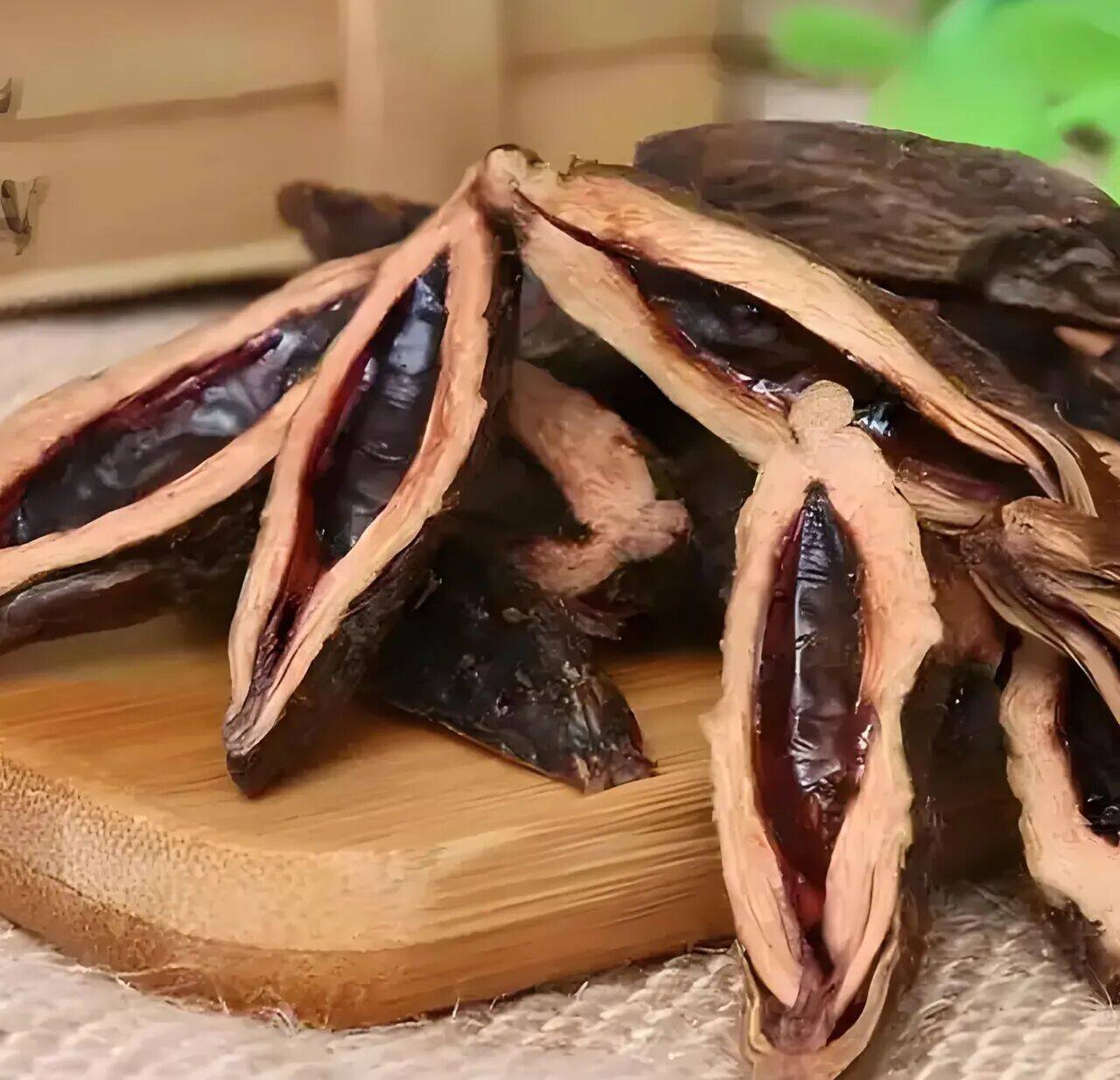 在湖南的朋友大家有没有注意到,长沙这几天所有的槟榔广告,尤其是店铺