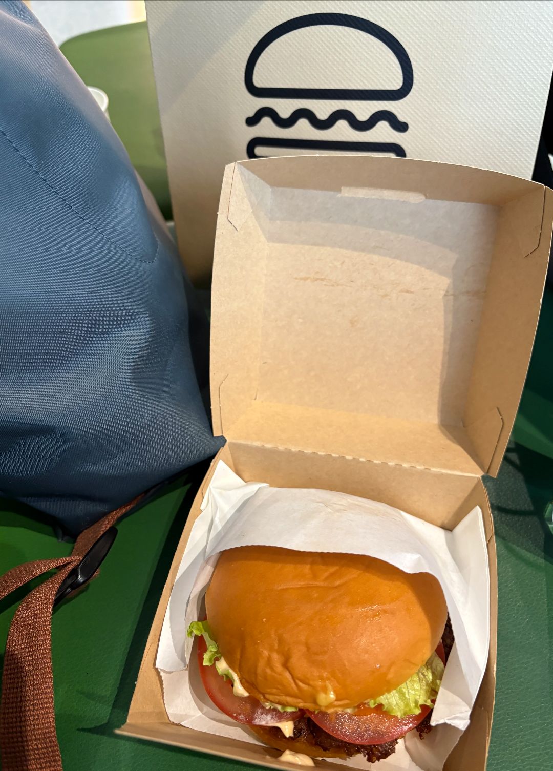 上海虹桥t2shake shack味道很不错单层牛肉汉堡 49 感觉牛肉真的很