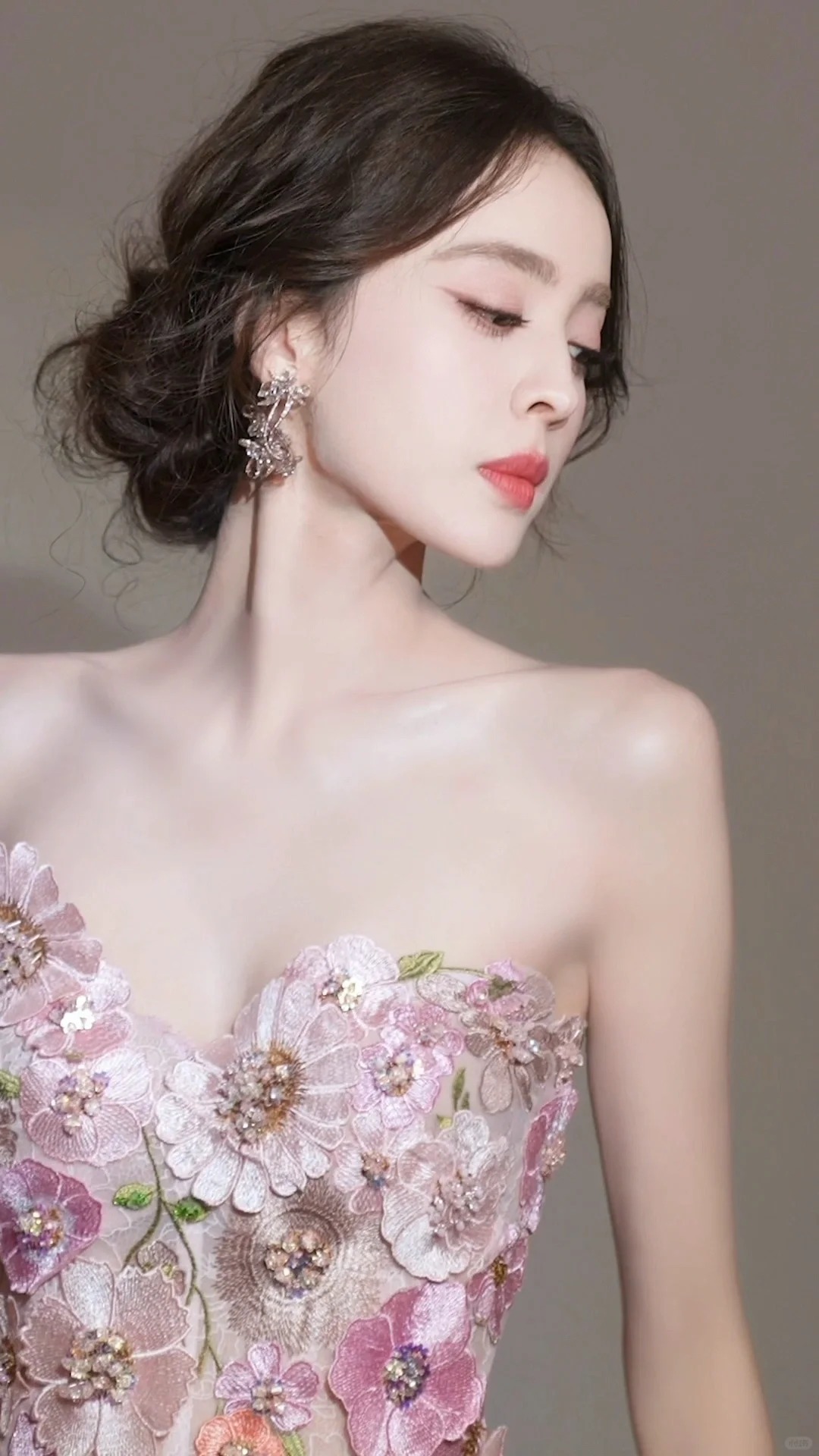 古力娜扎这次的智族绝美造型,简直浪漫迷人,令人陶醉