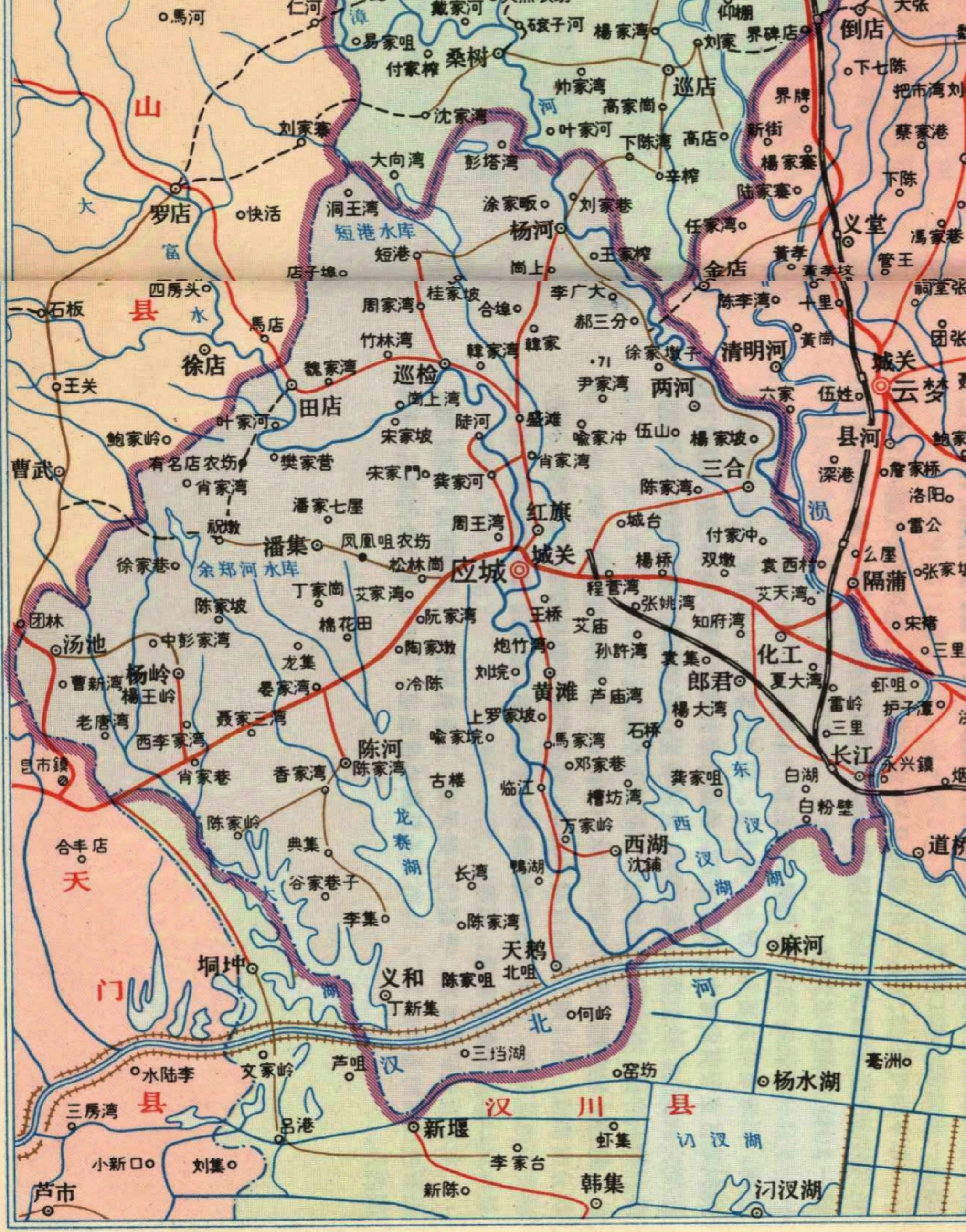 人口约48万,全县分18个人民公社,面积人口都是中等县规模