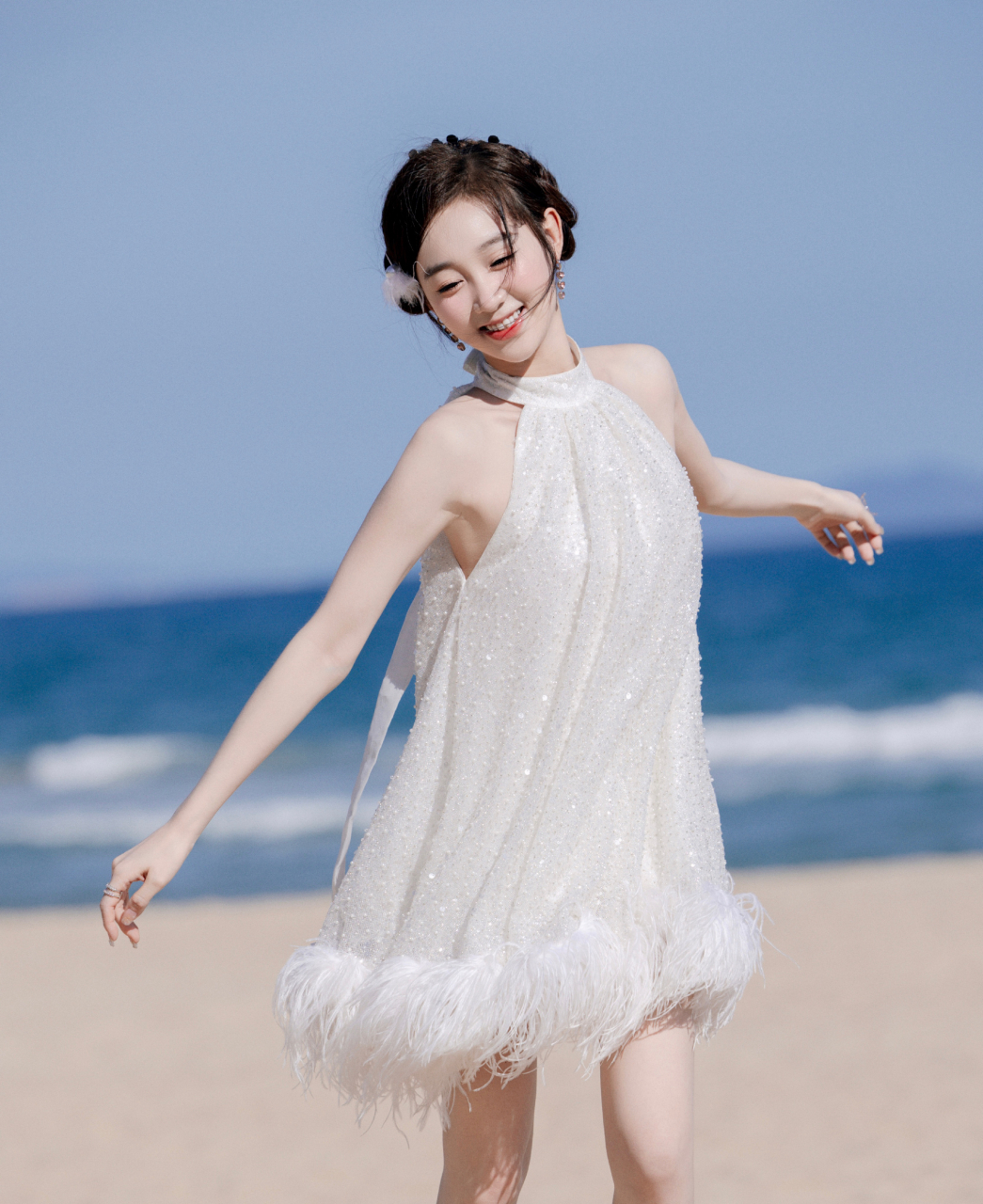 李子璇甜美海边大片揭秘:私下笑点爆表