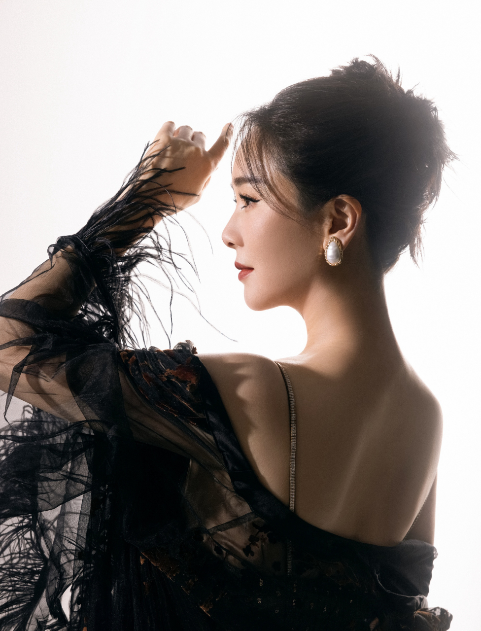 独家福利公开!成熟迷人美女左小青私房写真曝光,你猜她的真实身份?