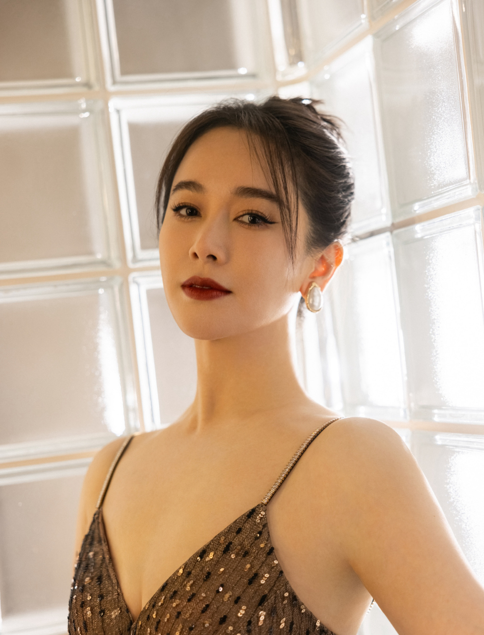 独家福利公开!成熟迷人美女左小青私房写真曝光,你猜她的真实身份?