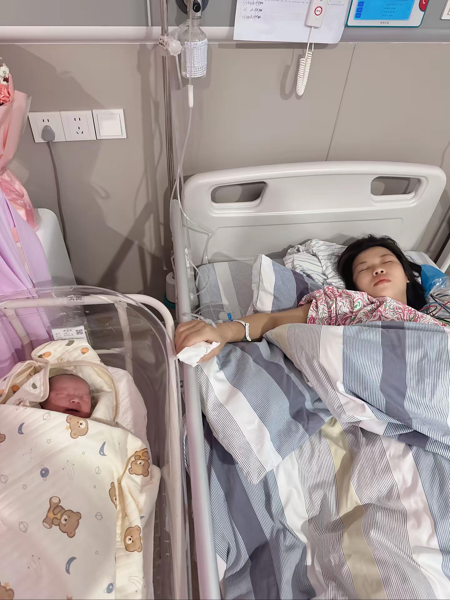 我挺着肚子进医院,再慢慢被推进手术室,直到医生把宝宝抱出来