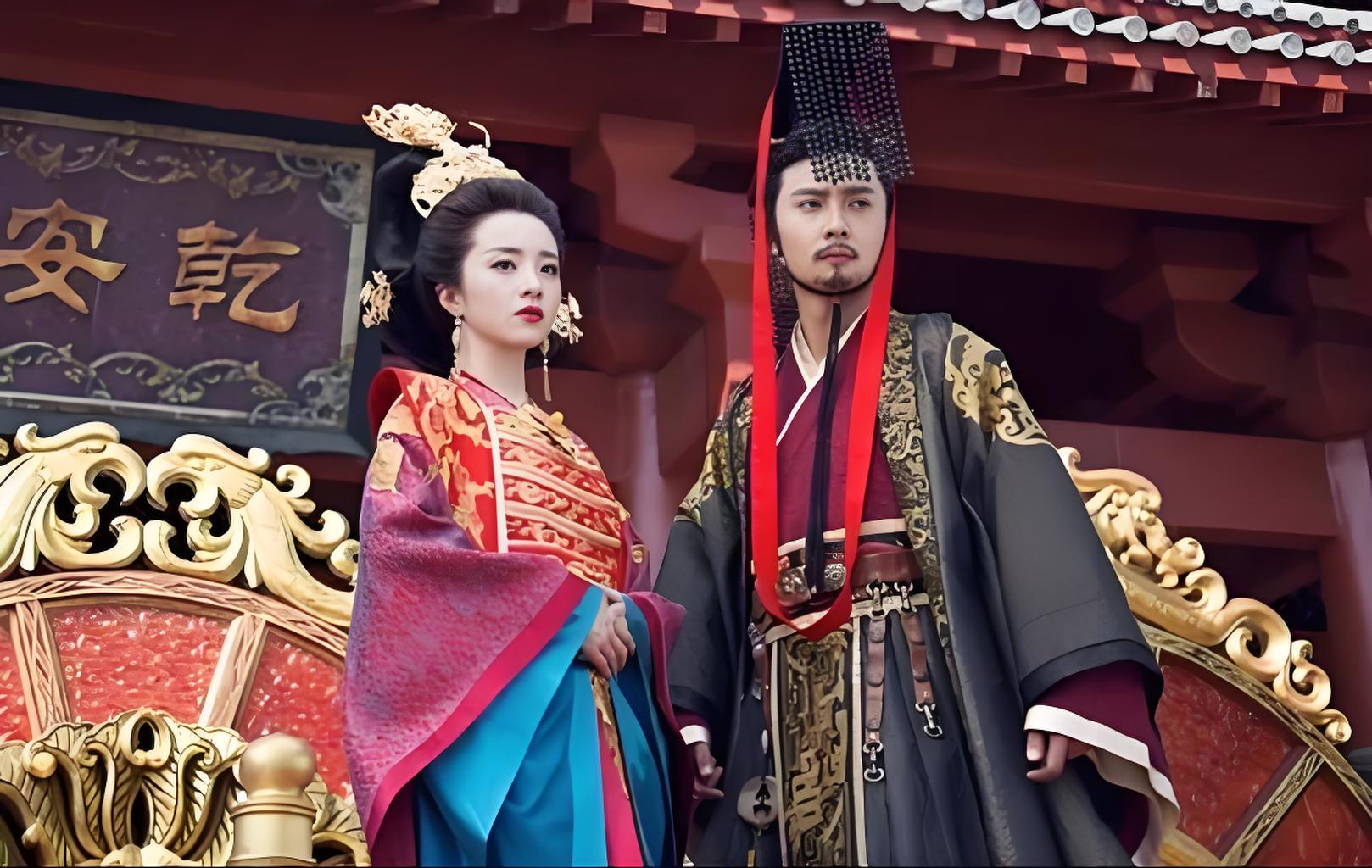 就在此时,皇后张嫣泪眼婆娑地冲了进来,紧紧抓住朱祐樘的手,泣声问道