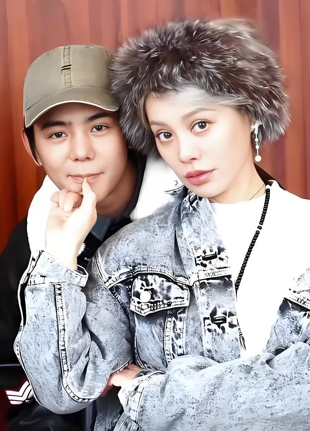 宁静和保罗克塞在拍摄电影《红河谷》时相识相恋,于 1997 年结婚,后因