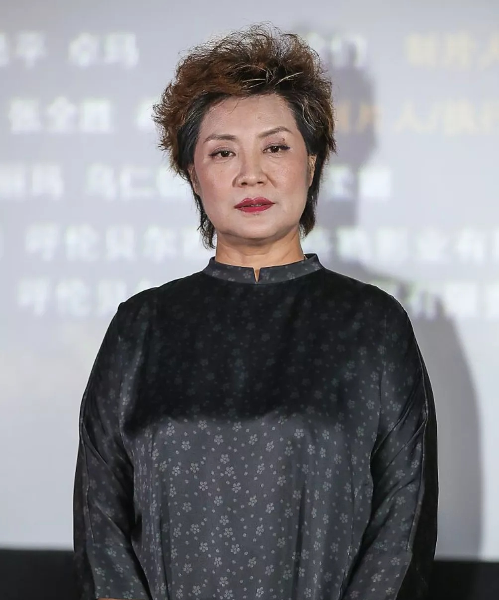她,青春时容颜倾城,举止间尽显贵族风范,演技炉火纯青.