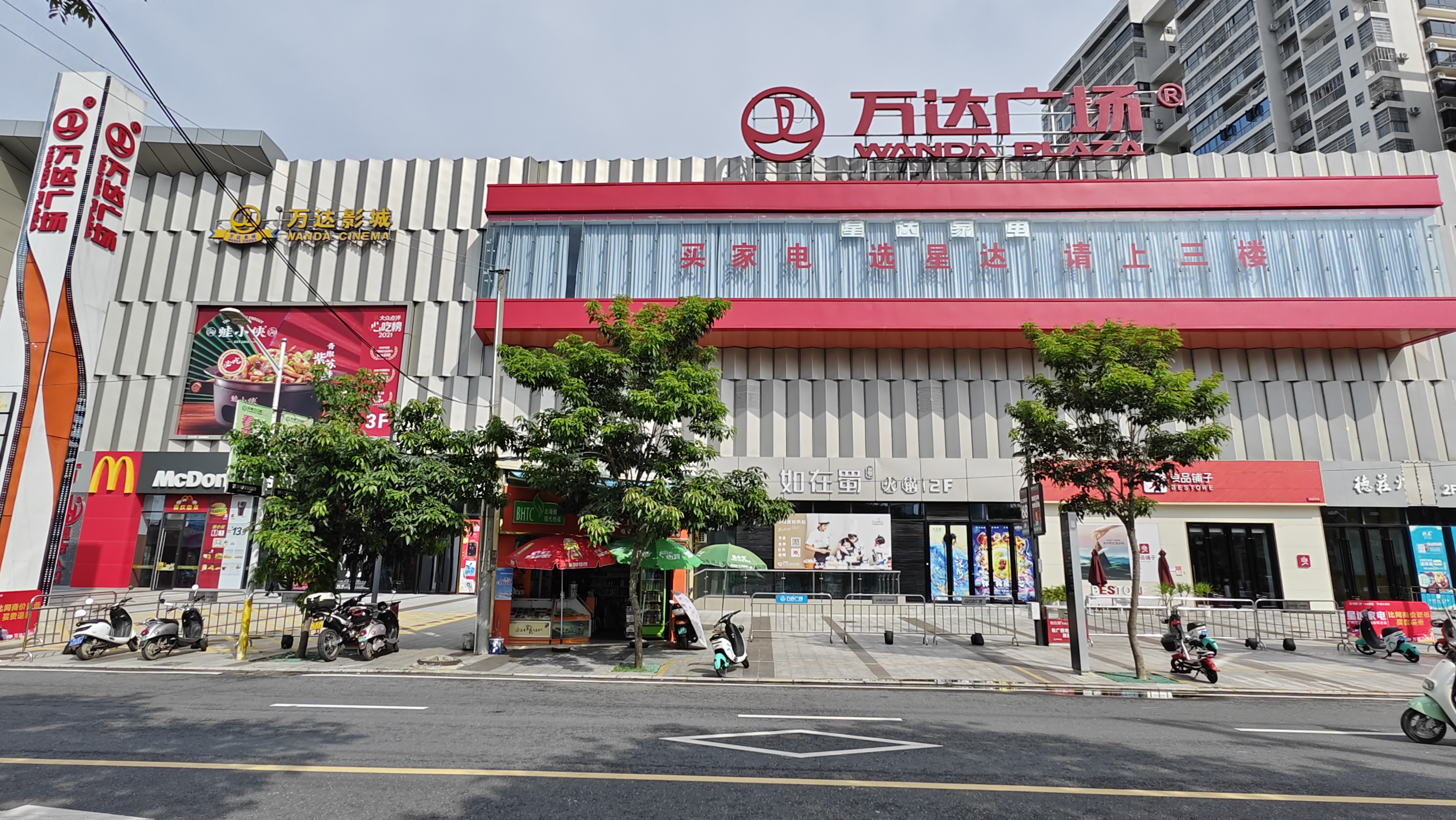 广西北海合浦万达广场,地处合浦县城还珠商圈,不含超市上下三层规模不