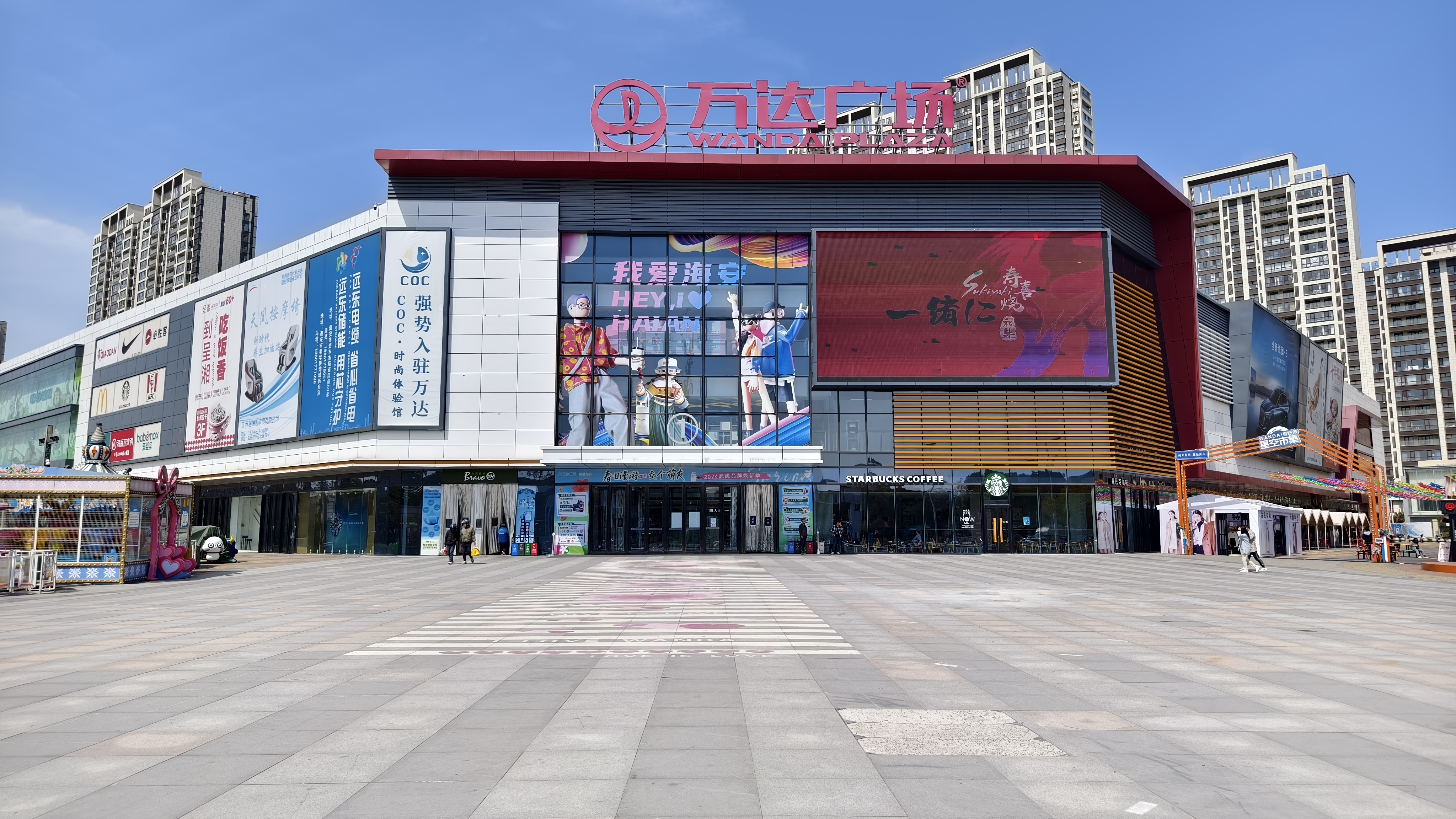 江苏海安万达广场,当地综合体天花板,商场上下三层营业,回字形结构