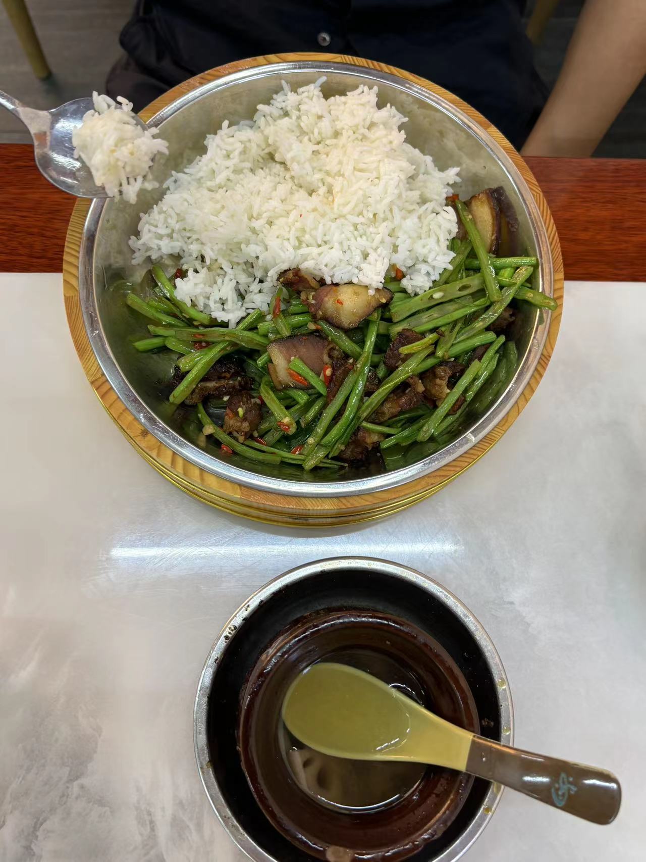 [期待] 再加上一碗莲藕排骨汤,香香!有饭有汤吃的才滋润嘛!