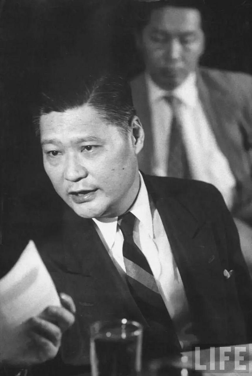 清华教授叶公超娶了学生袁永熹,外界都说他们是天作之合的师生恋.
