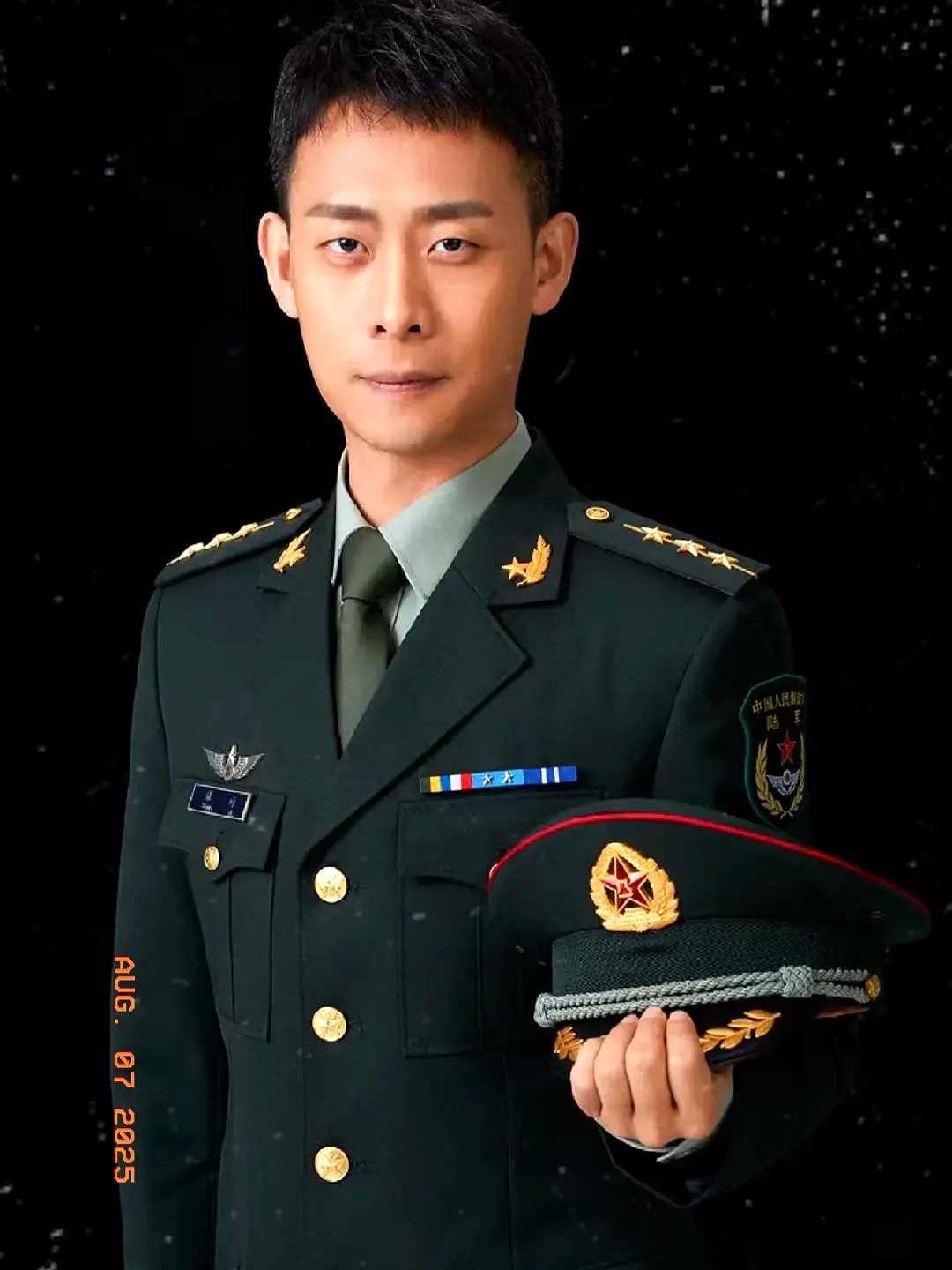 47岁的张译通过国家一级演员评审的消息像颗炸弹一样在业内炸开