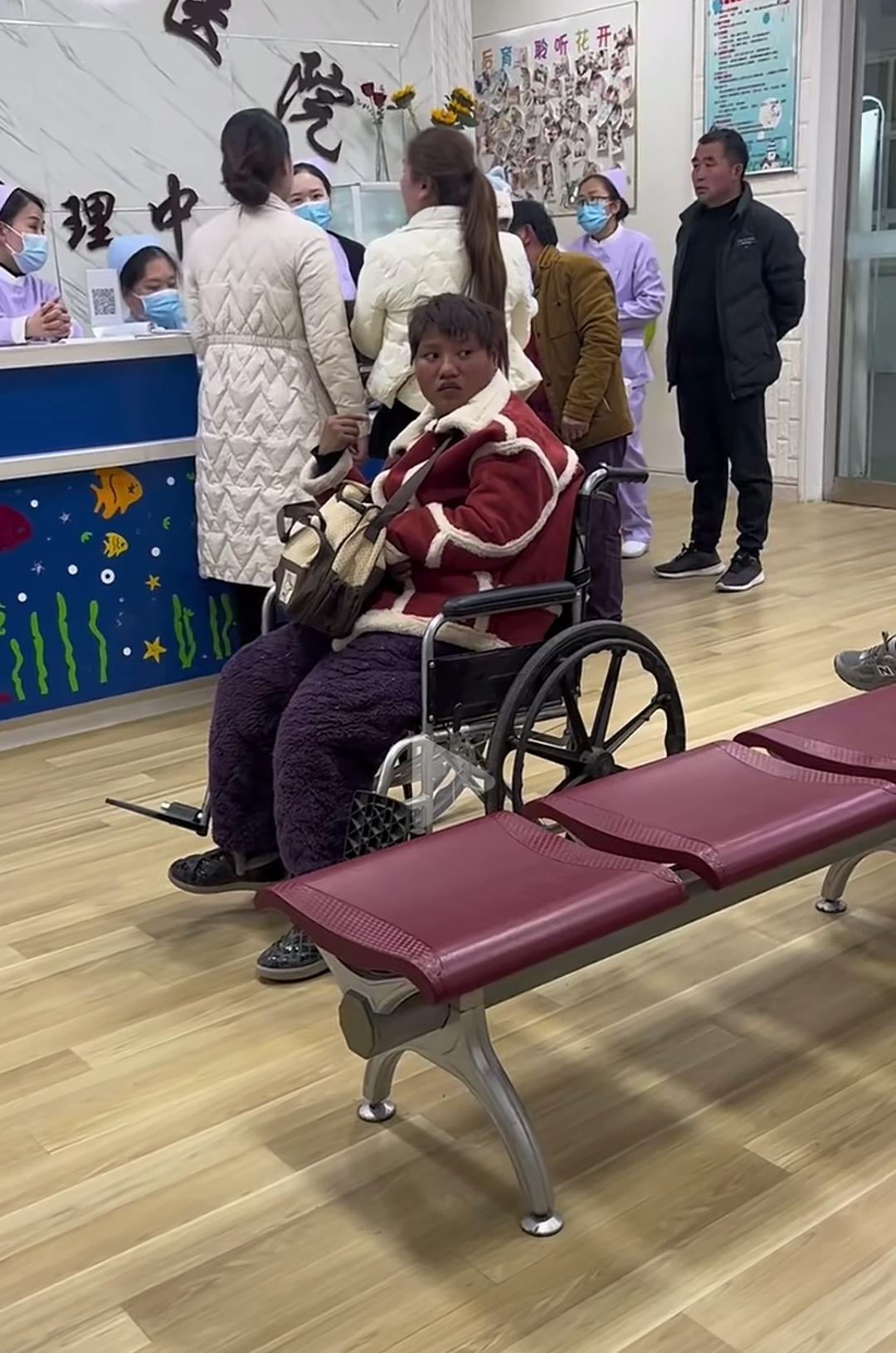 隔三差五出去吃饭带妮娃洗澡连生孩子带孩子看病都快享受保姆级的