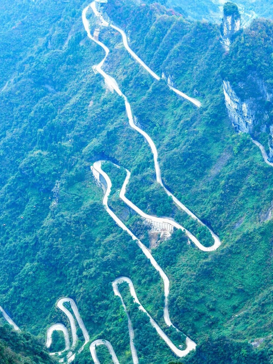 天门山盘山公路图片图片