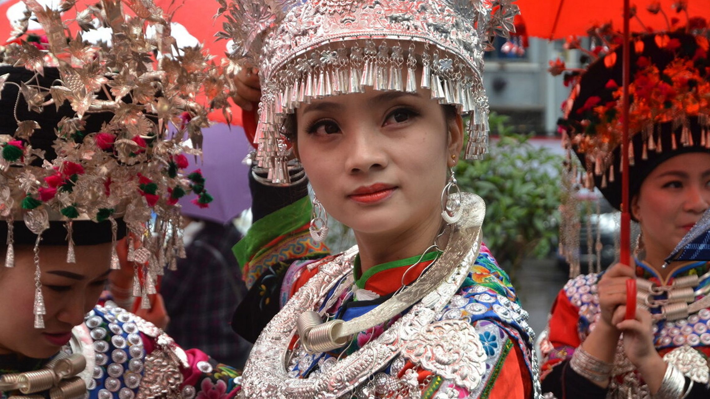 湖南凤凰古城,一场盛大的盛宴——中国凤凰第五届苗族银饰服饰文化节