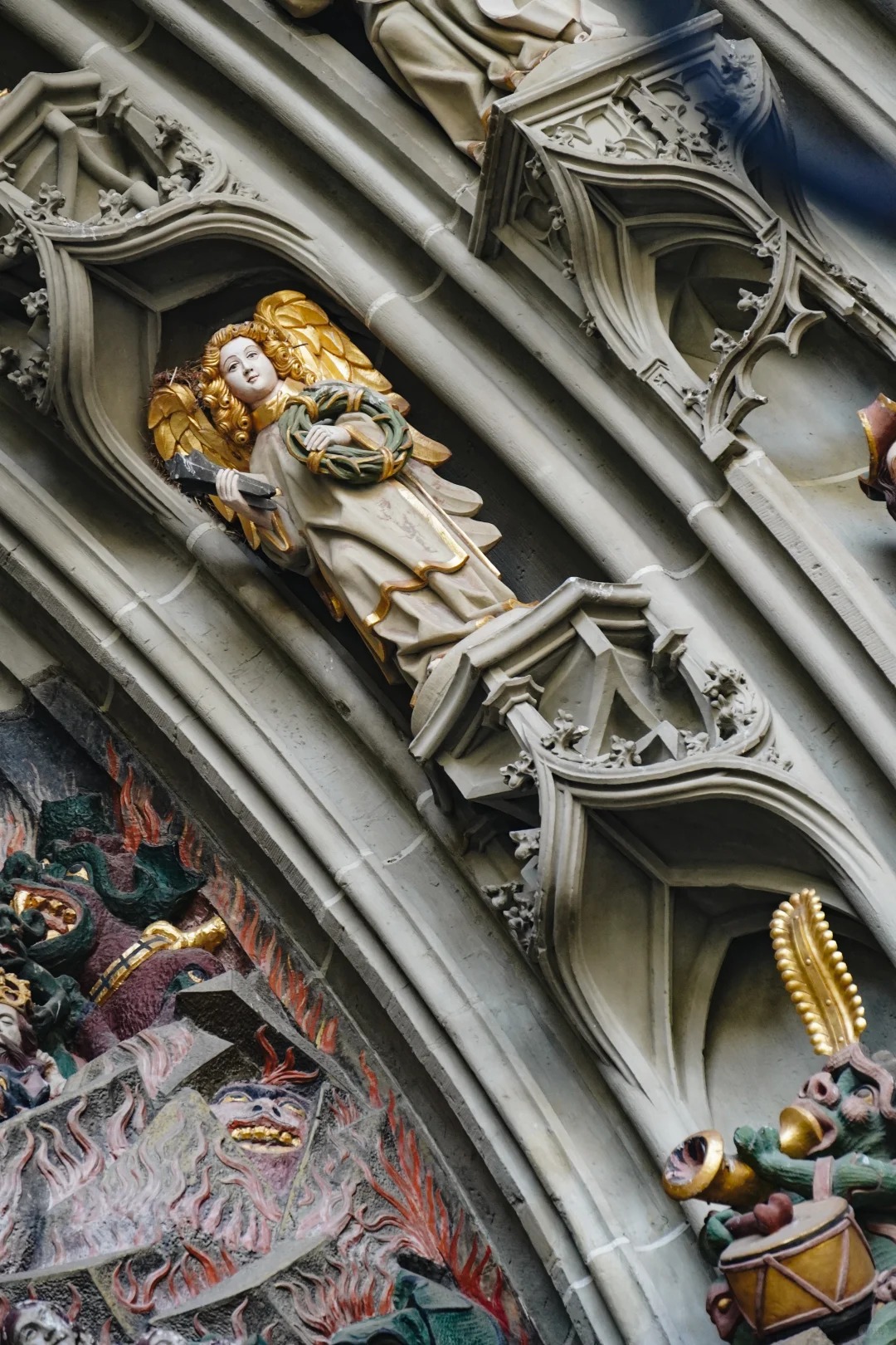 cathedral这座瑞士最高的教堂不仅是伯尔尼的地标更是哥特式建筑