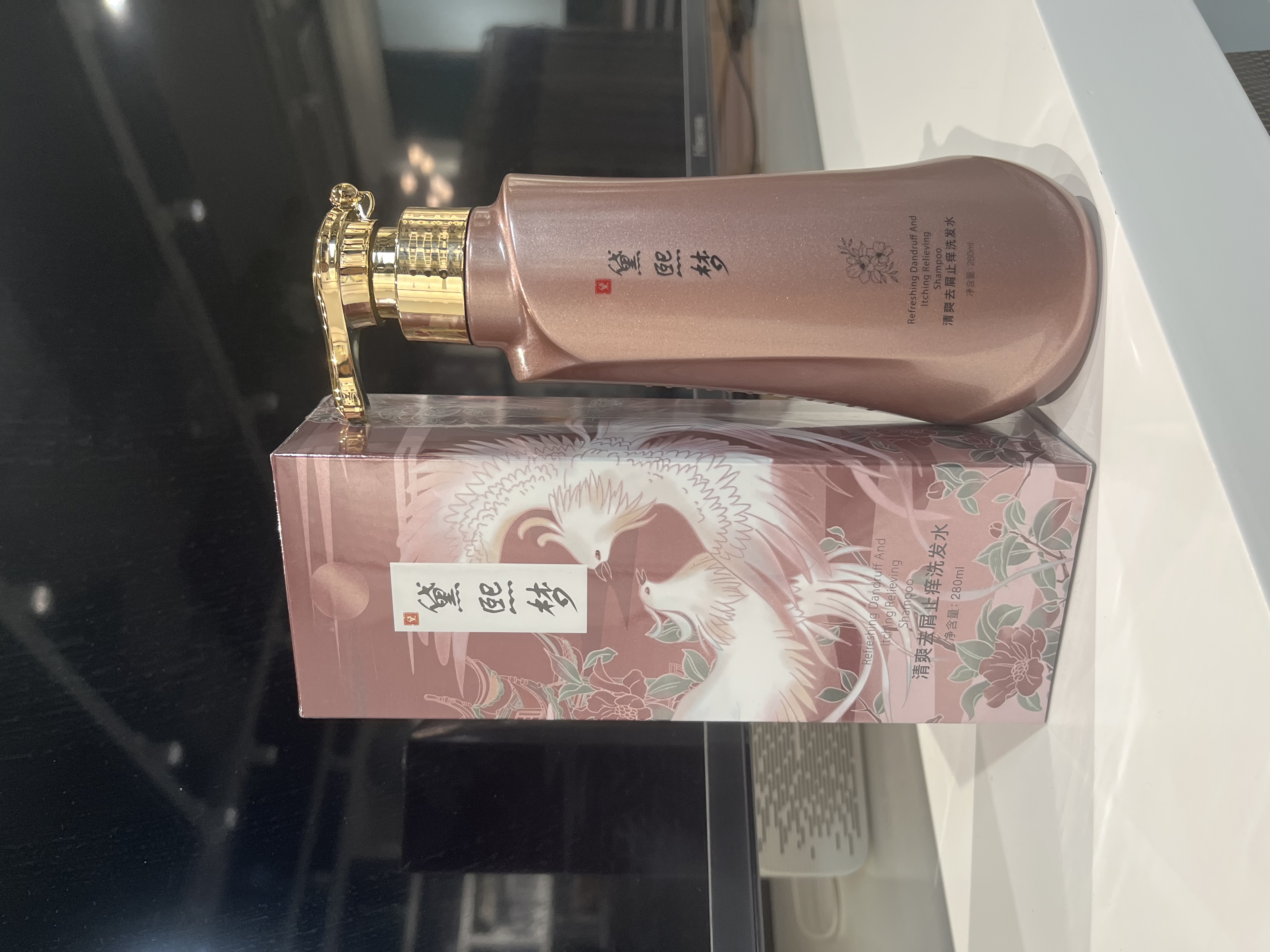 洗发水独具温和的配方和多种有效成分为您提供了专业级的去屑护理