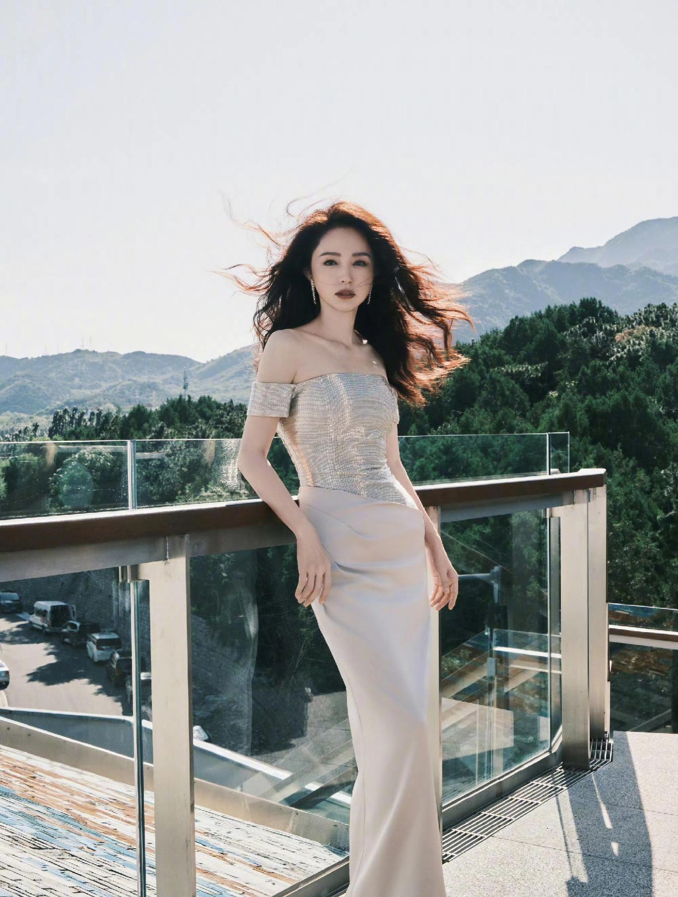 虽然张维伊有不少让人吐槽的点,但不得不承认,他确实给董璇带来了不少