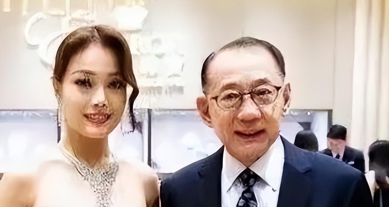 杨受成,这个名字在香港商界和娱乐圈无人不知