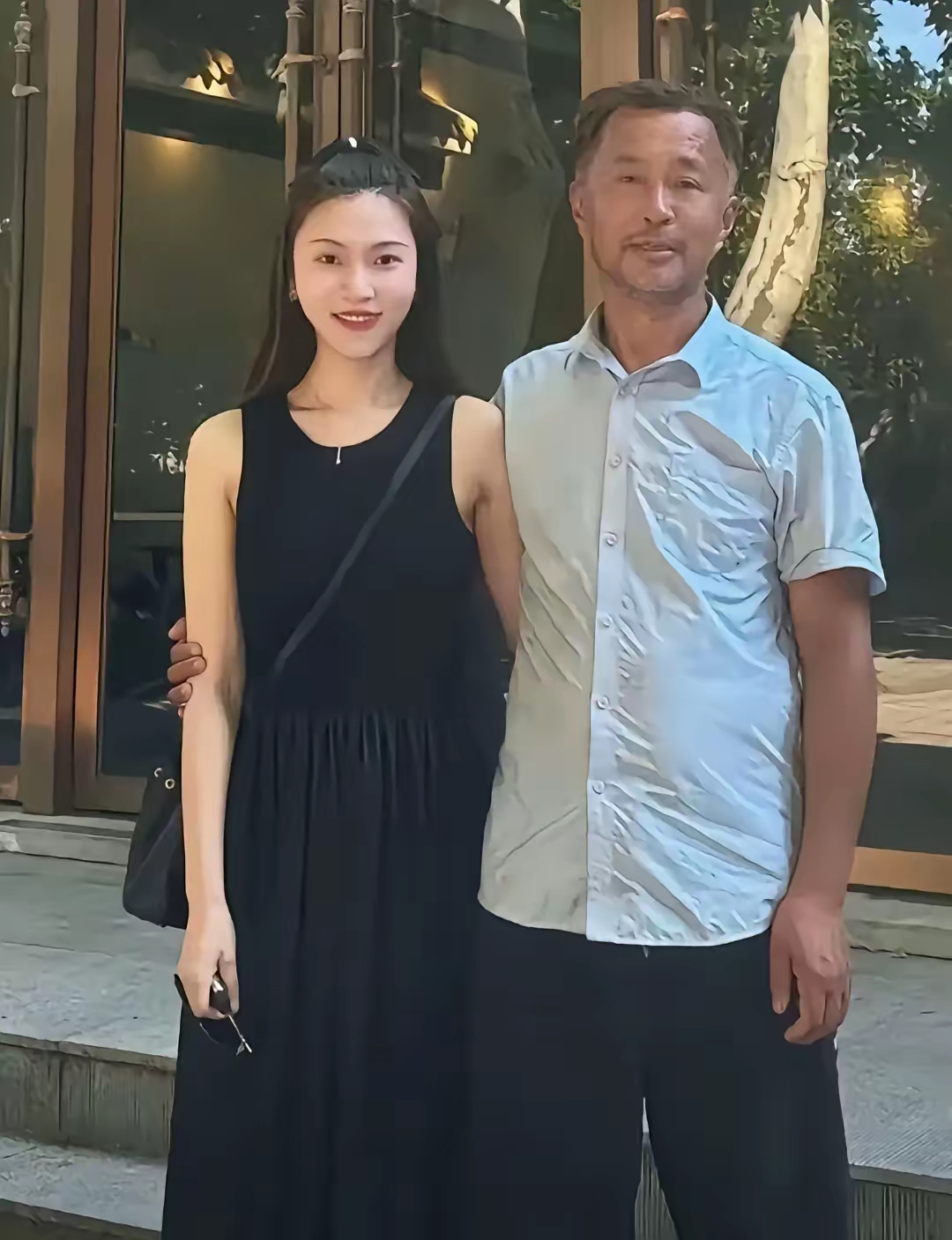 我查了下沈巍和晓晓的事儿,真的是不查不知道,一查我震惊了