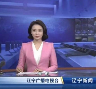 作为辽宁广播电视台的一位资深主持人,她的职业生涯充满了成就和