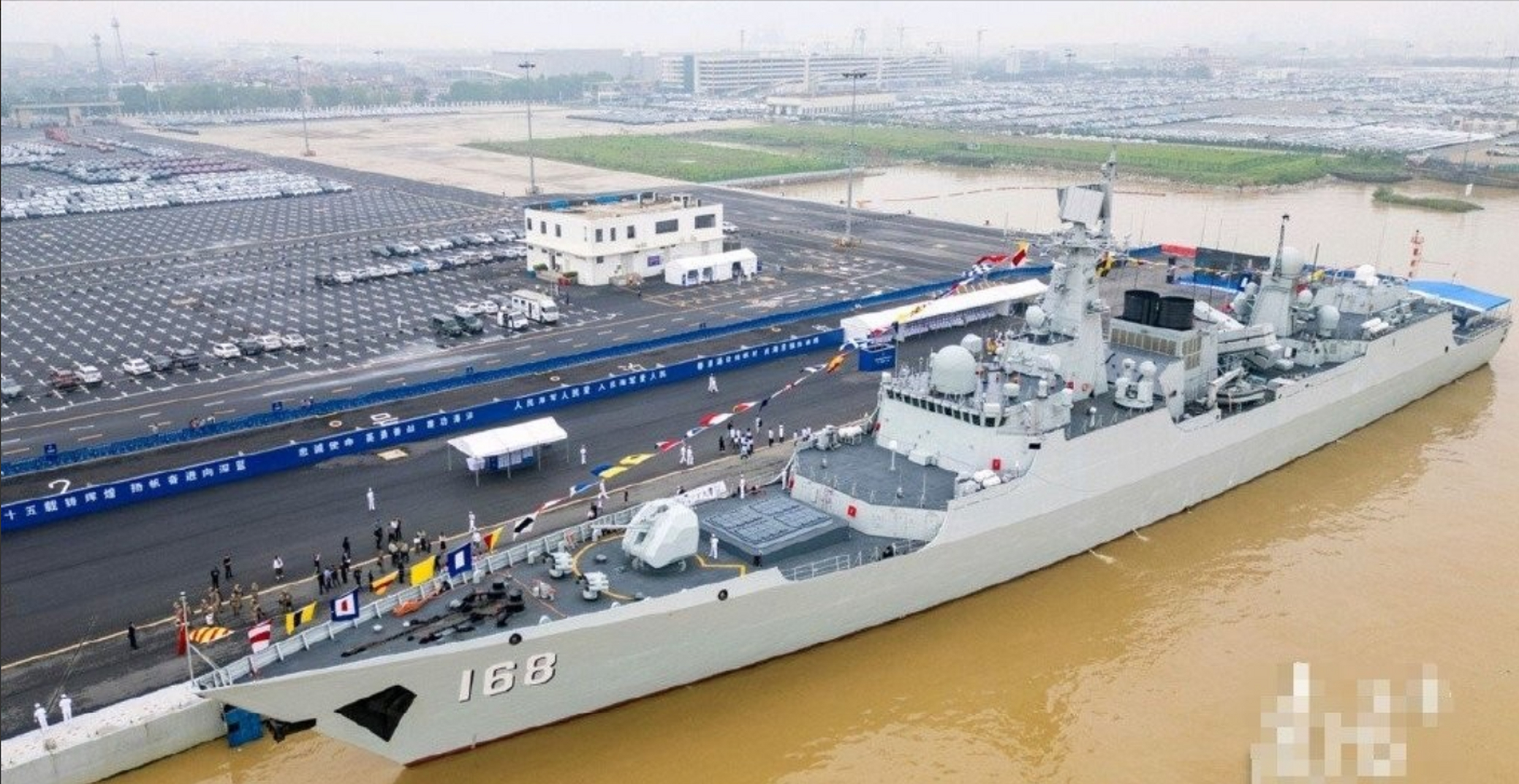 052型驱逐舰,2艘,排水