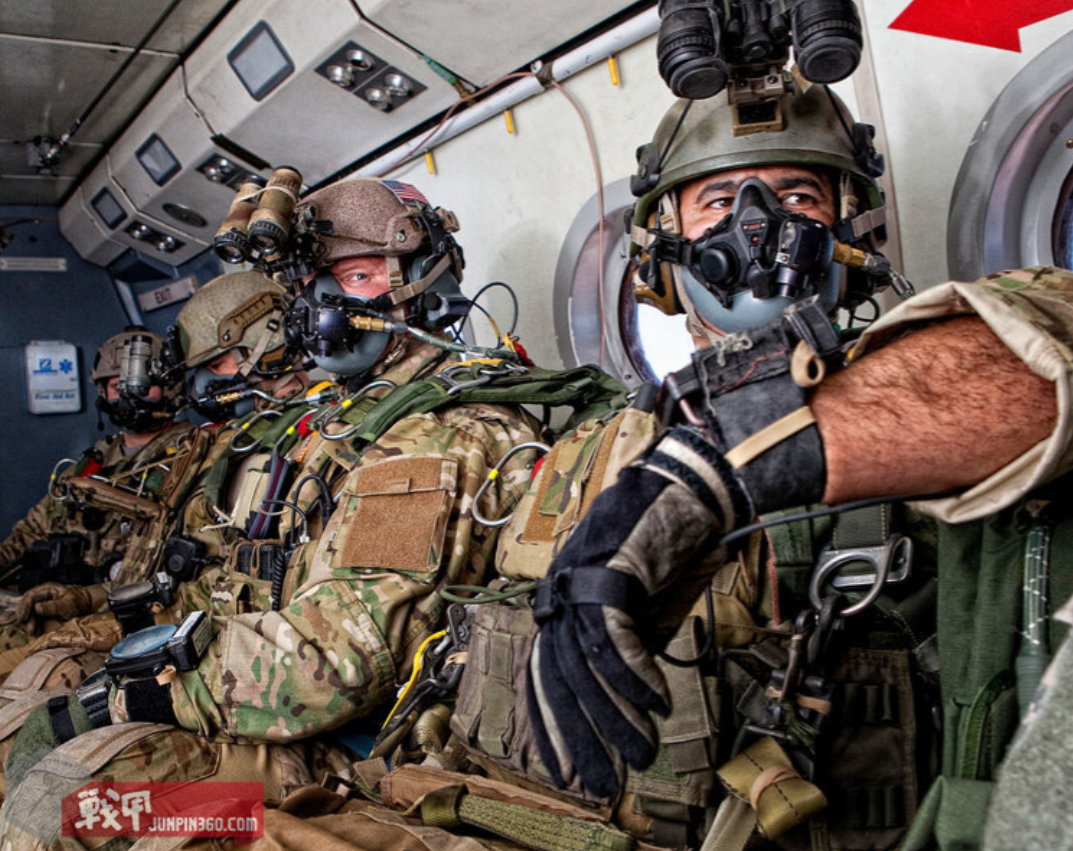 这是美军的高空伞降生命保障系统!