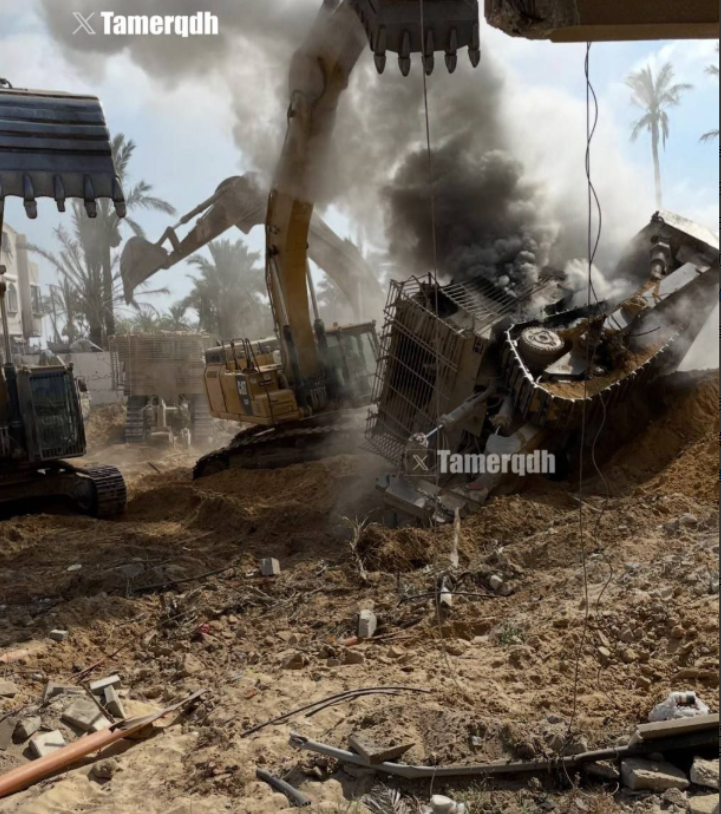 11月24日,以色列方面曝出了以色列国防军的一辆d9装甲推土机在