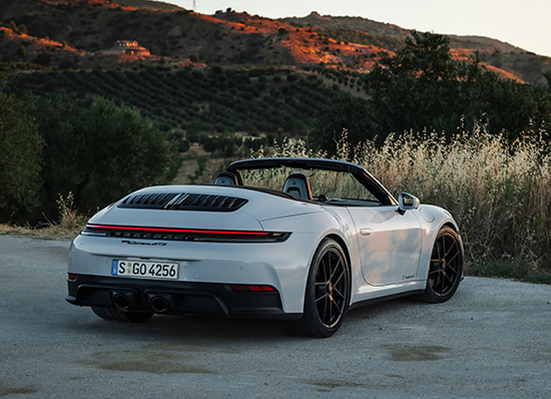 87万欧元起】保时捷官方发布了新款911 targa 4 gts和911 carrera gts