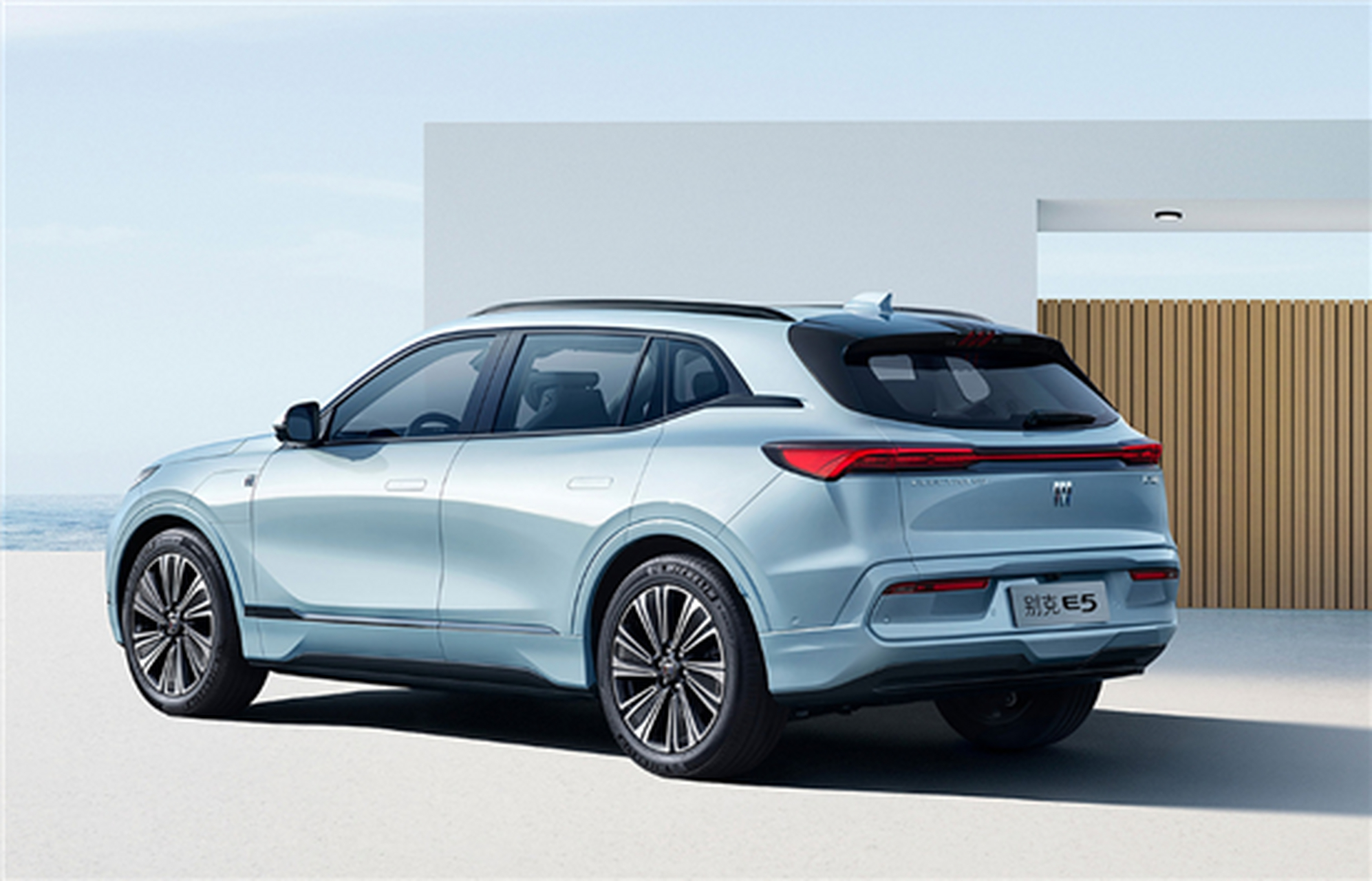 【别克e5新增车型上市,售价21.