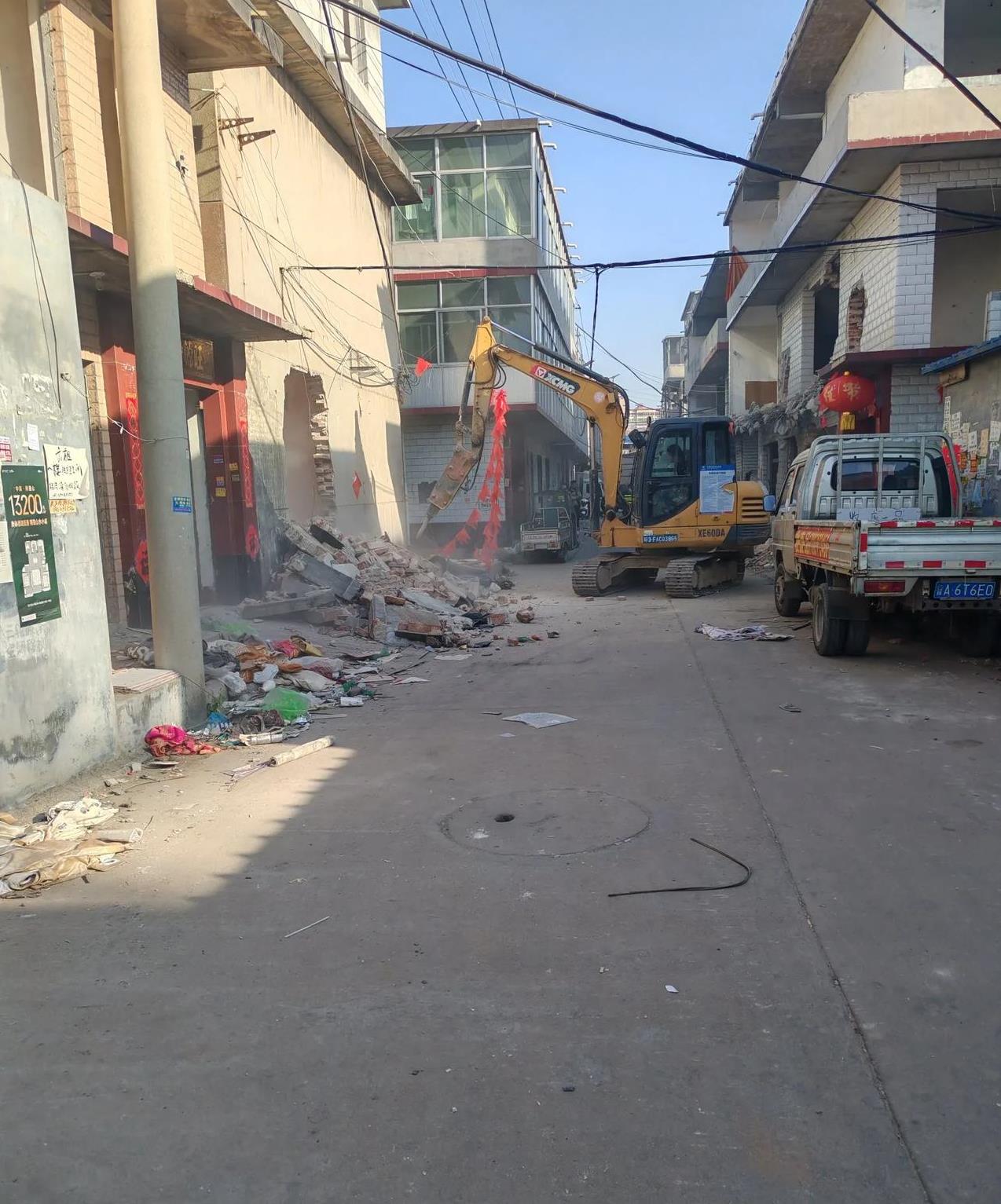 这大哥干收杂物十多年了,专门跟拆迁户买家里不要的东西