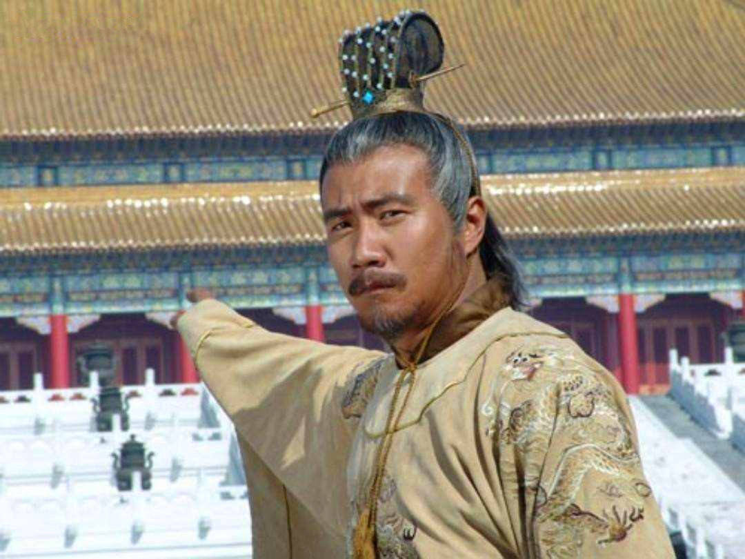 "一向清廉贫困的曾秉正无言以对,朱元璋大发雷霆:"来人!把他给我阉了!