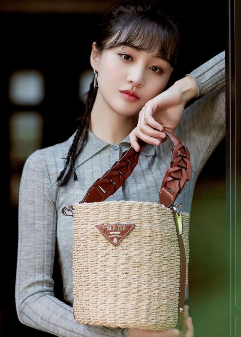 郑爽曾是中国娱乐圈的顶尖女星,因出演《一起来看流星雨》一夜成名