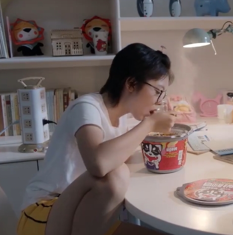 自嗨锅是被"林妙妙"带火的,赵今麦在《少年派》