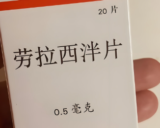 劳拉西泮是一种苯二氮卓类药物,主要用于治疗焦虑症,失眠等