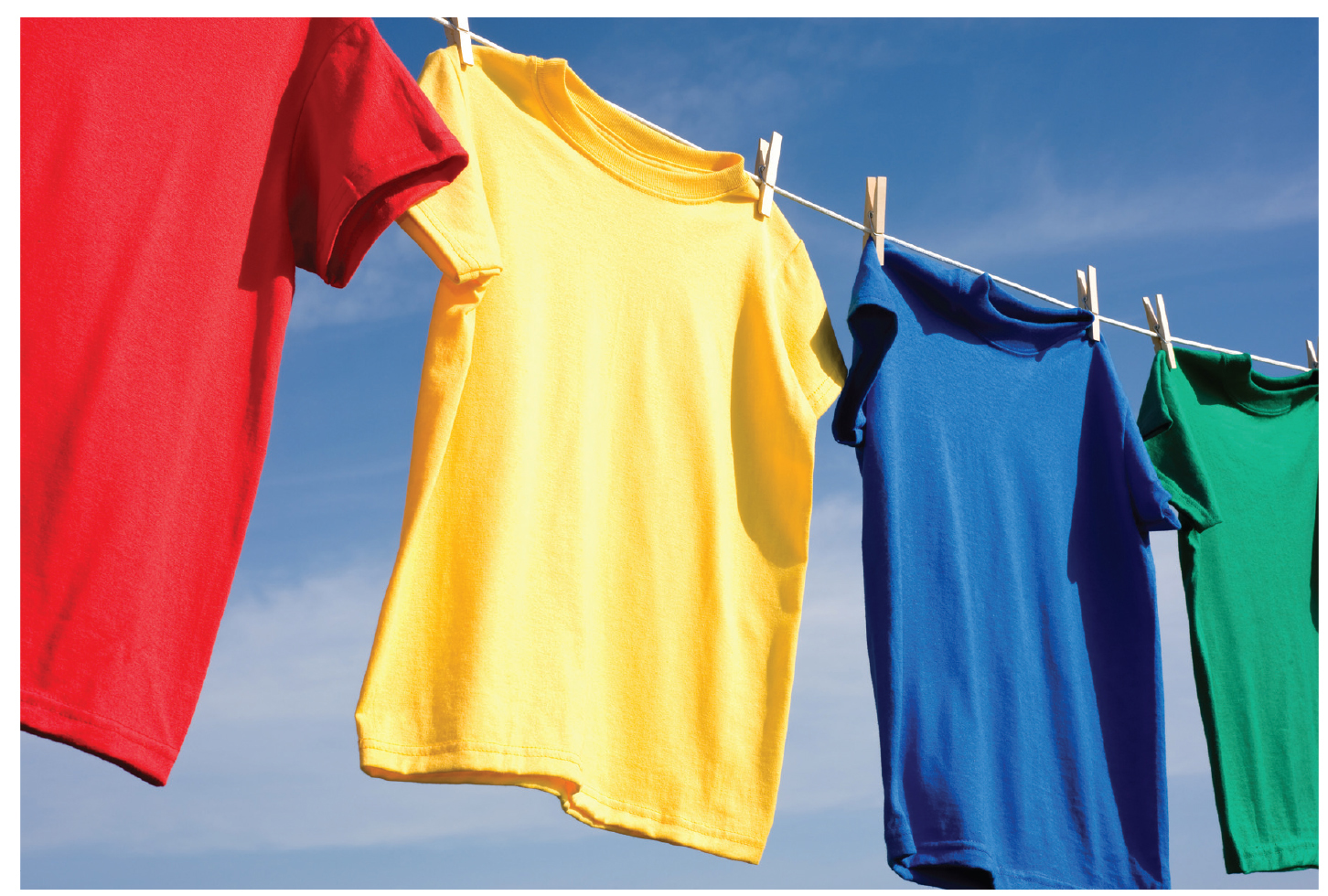 有色衣服被染色了怎么处理?