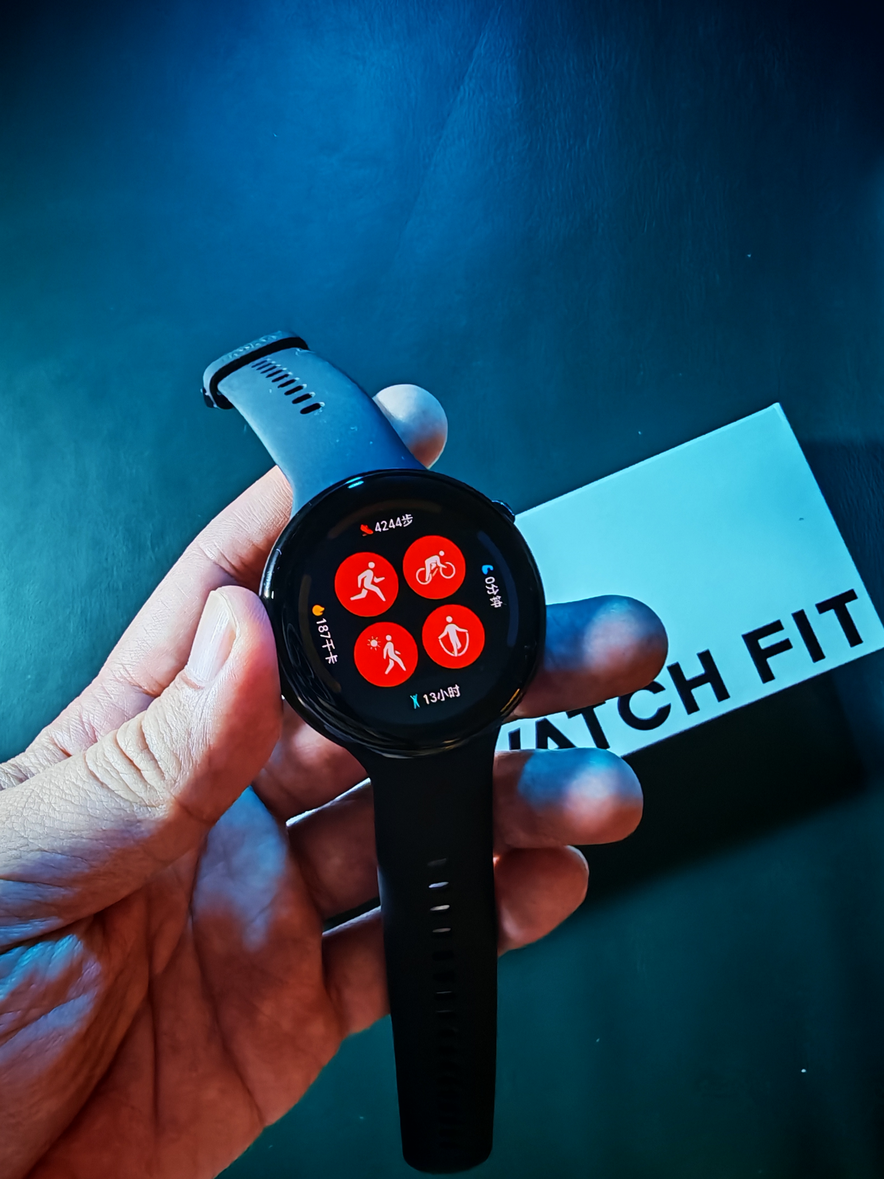 荣耀:500行不? 老q说的,就是荣耀手表fit