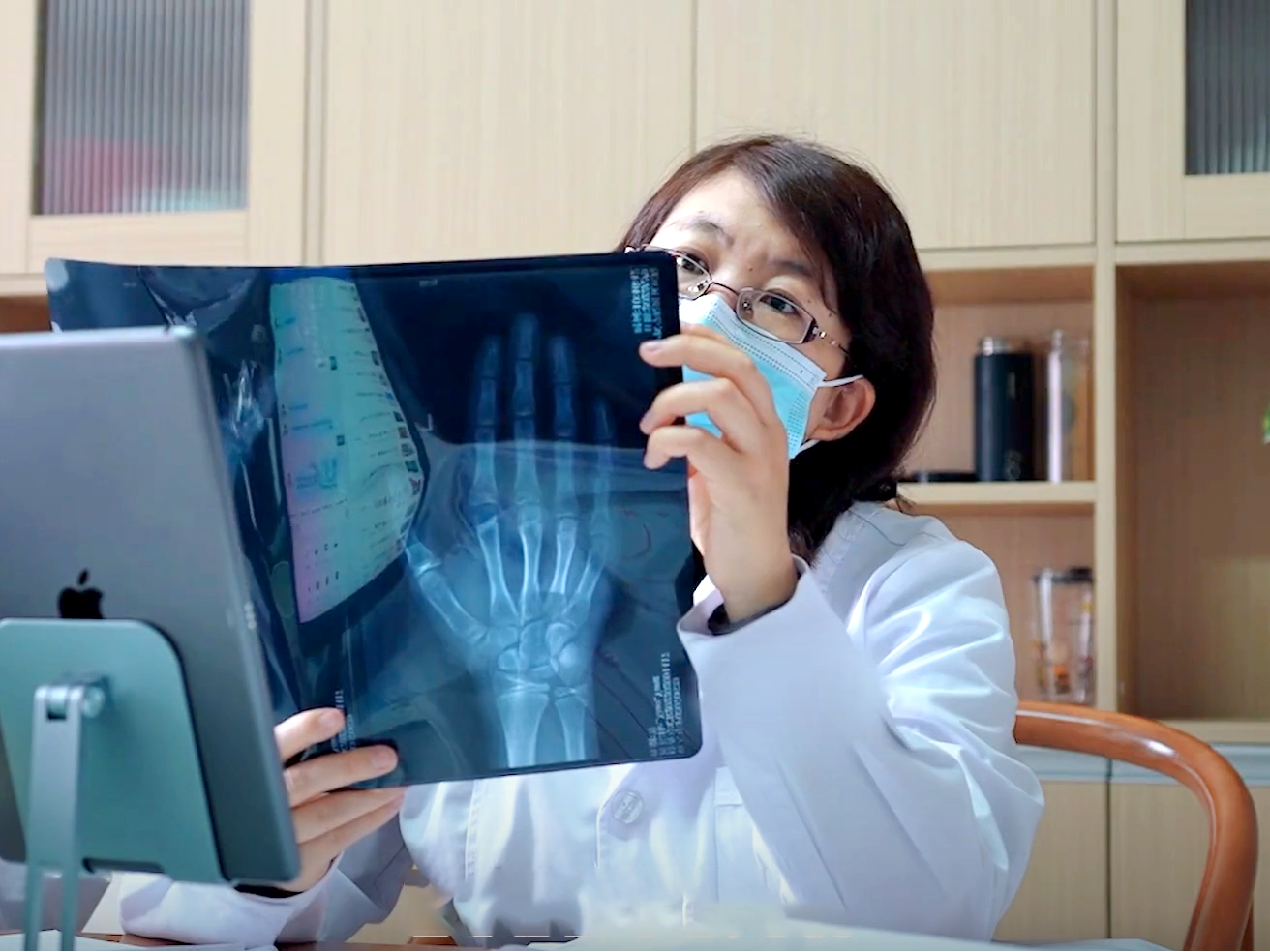 孩子矮小不长的,是身体这里被"堵"住了,通一通,1年猛窜10公分!