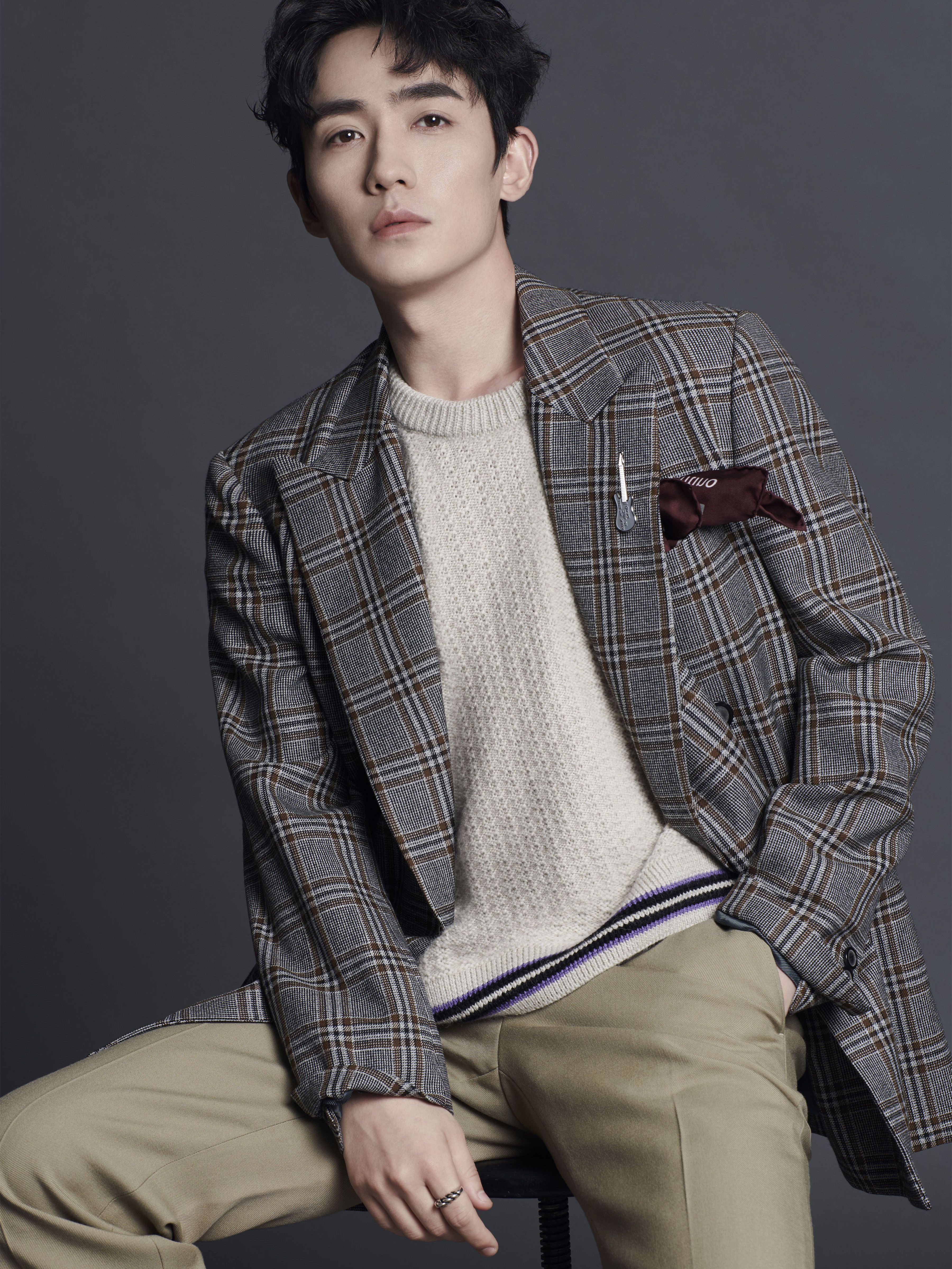 近日,由管虎执导的电影《东极岛》官宣了主演阵容,朱一龙和吴磊领衔