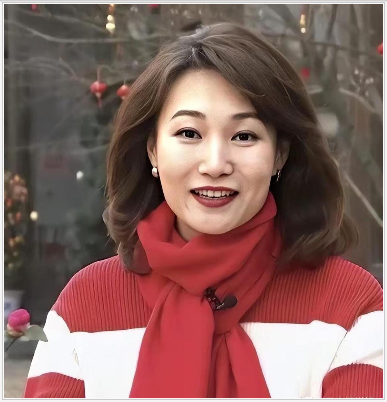 你敢信?**央视主持人李梓萌**居然在直播间卖起了包治百病的鱼油?