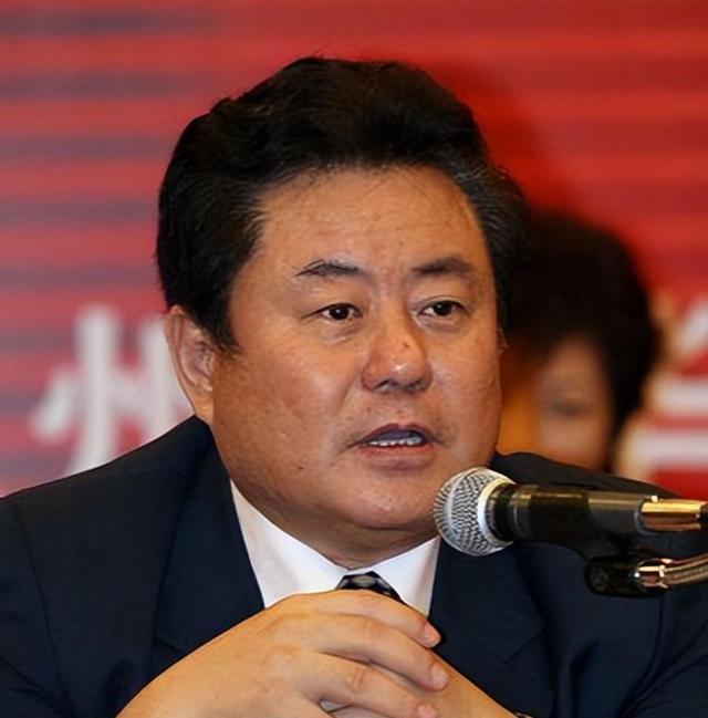 却因青歌赛口误,惨遭节目组"下课"