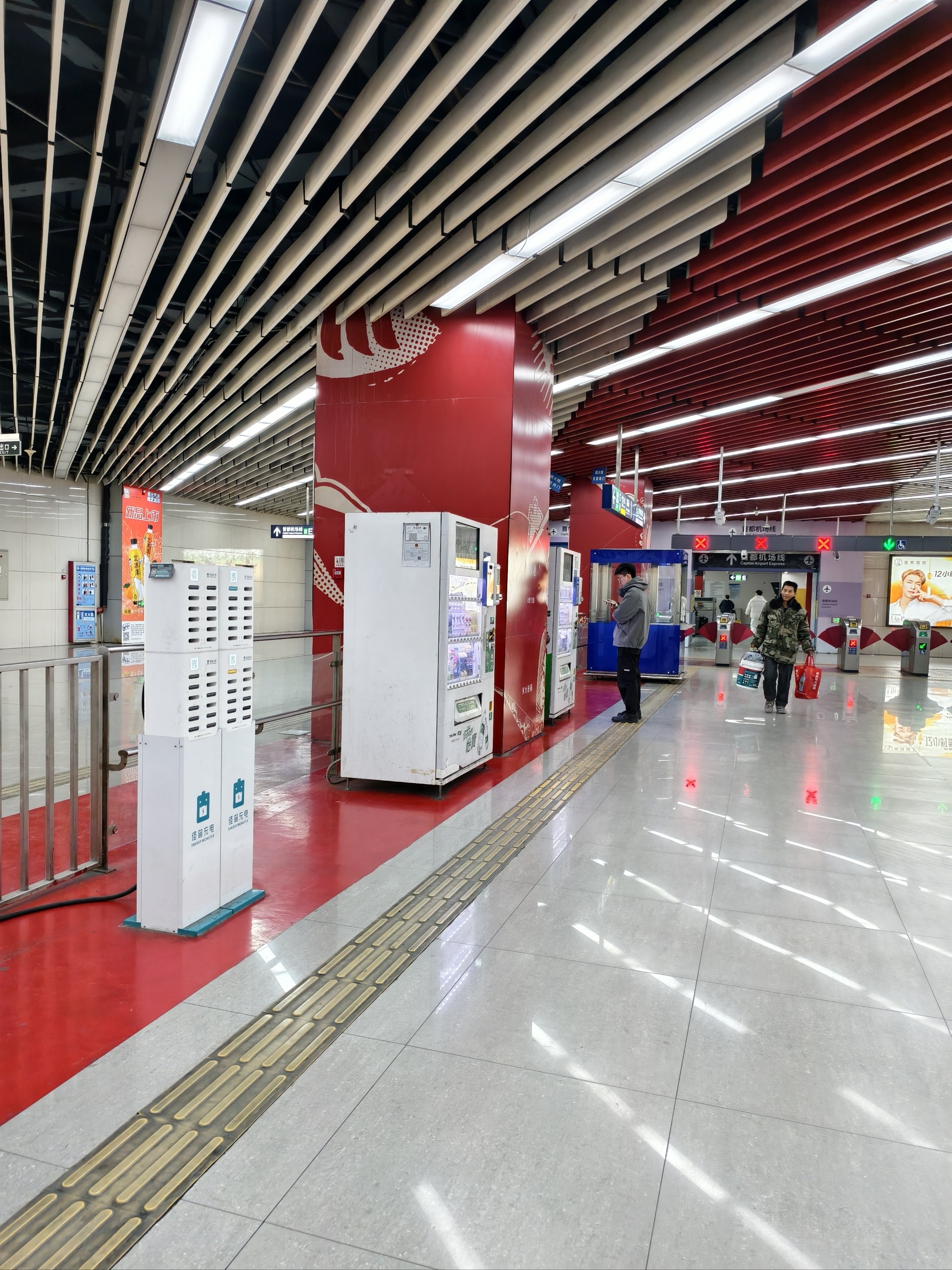 地铁要执行充电宝新规吗# 地铁充电宝新规执行情况不一,多地加强安全