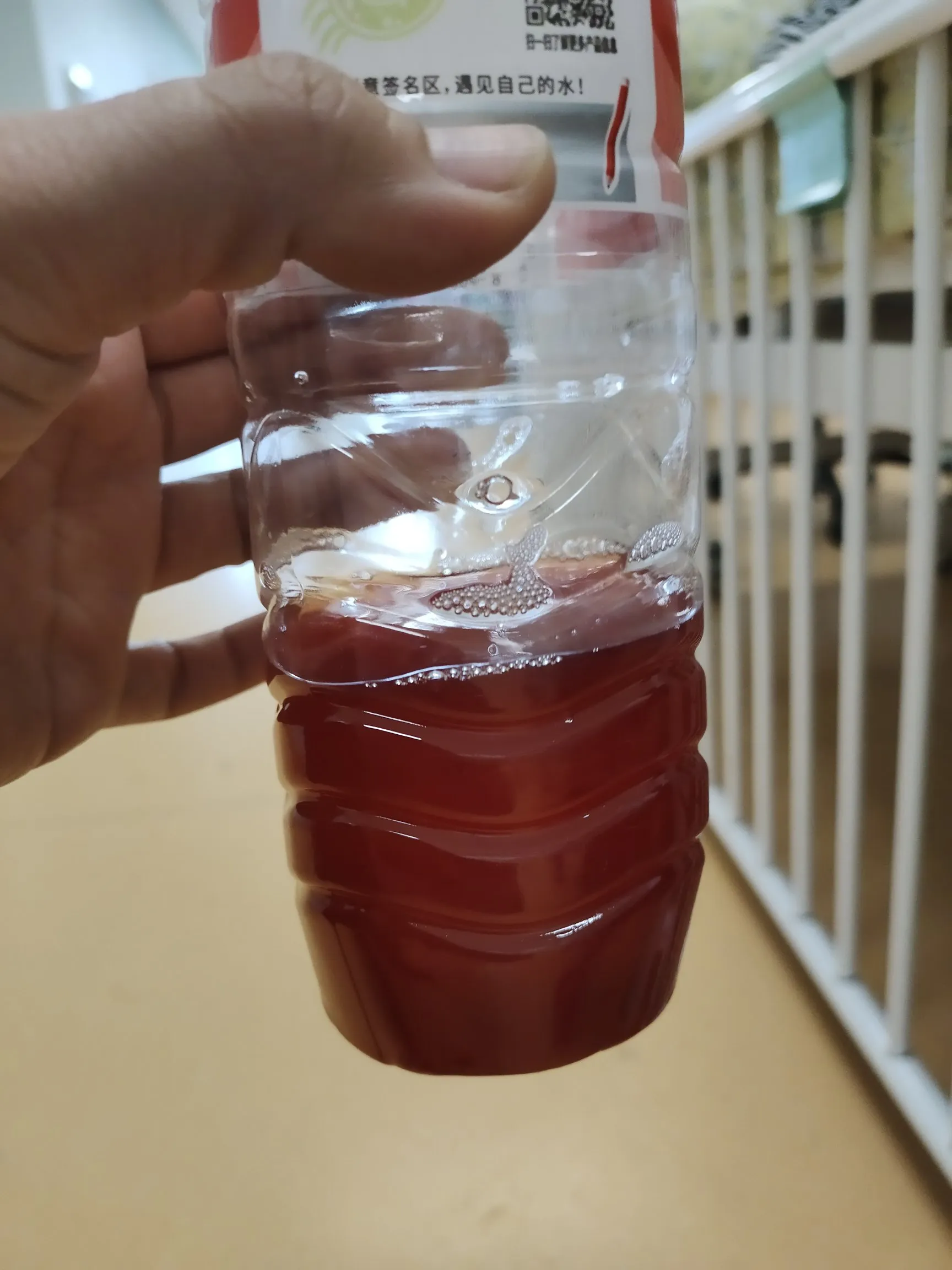 10岁孩子放学说尿血,家人一看真是鲜红血,赶紧挂儿科跑医院