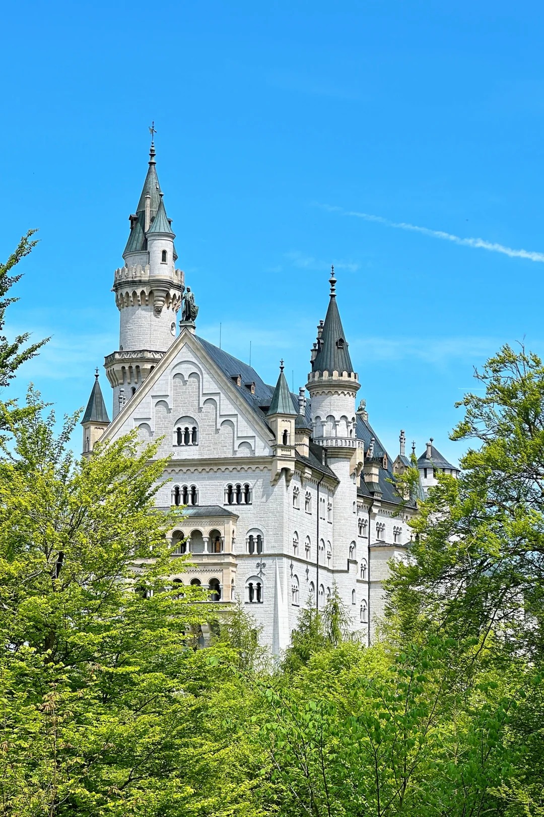 这座城堡不仅是迪士尼城堡的原型,更是无数人心中的梦幻之地