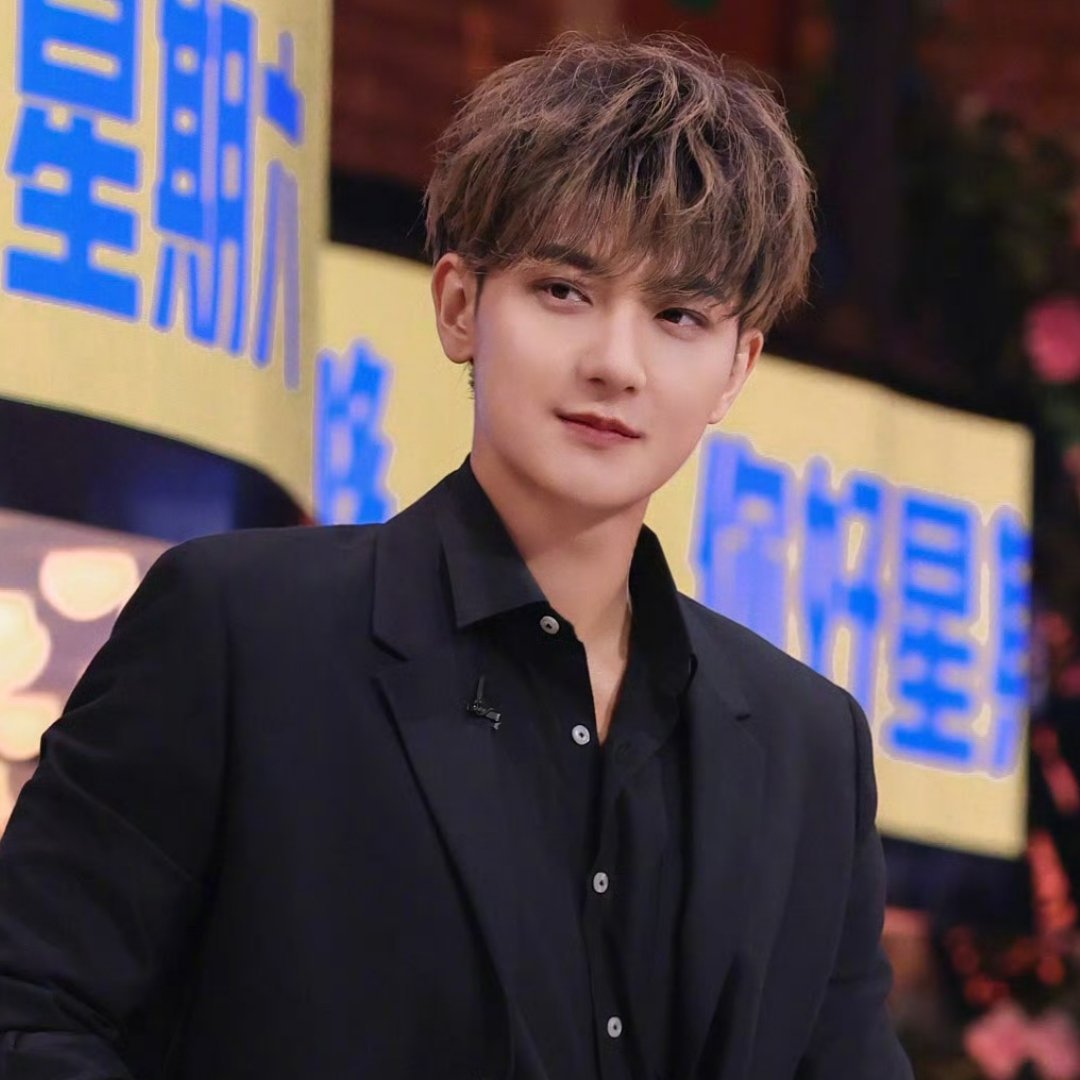 【黄子韬送车后回应掉粉:掉就掉呗】对于一直在掉粉这事儿,黄子韬在