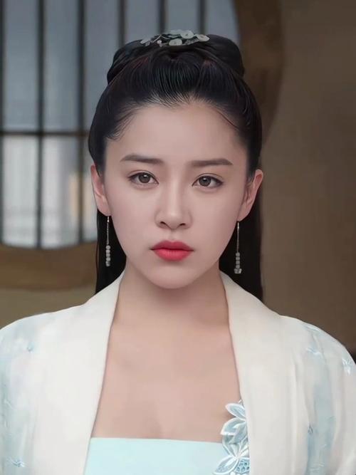 阚清子成了自己的老板,当年拒绝她的导演现在得喊"阚总"